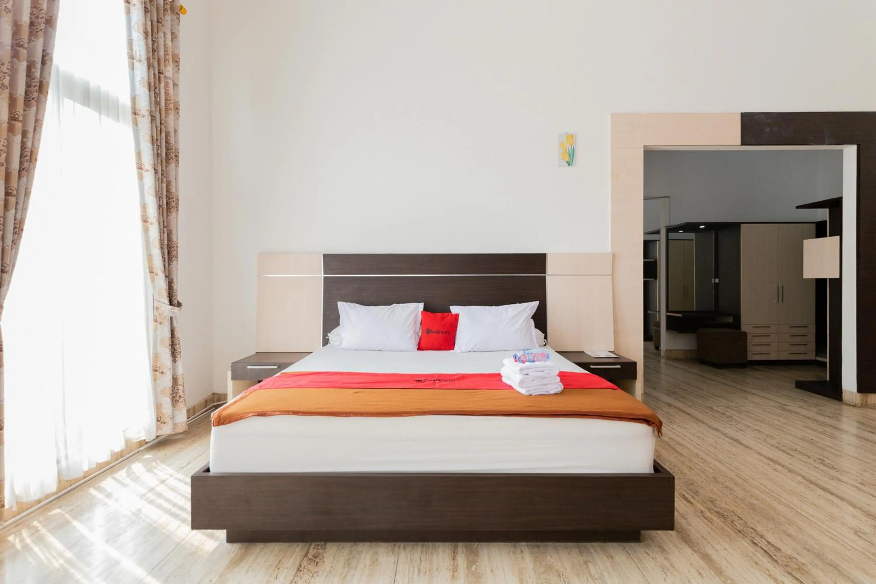 Bedroom, Bed in RedDoorz Premium near Stasiun Lenteng Agung
