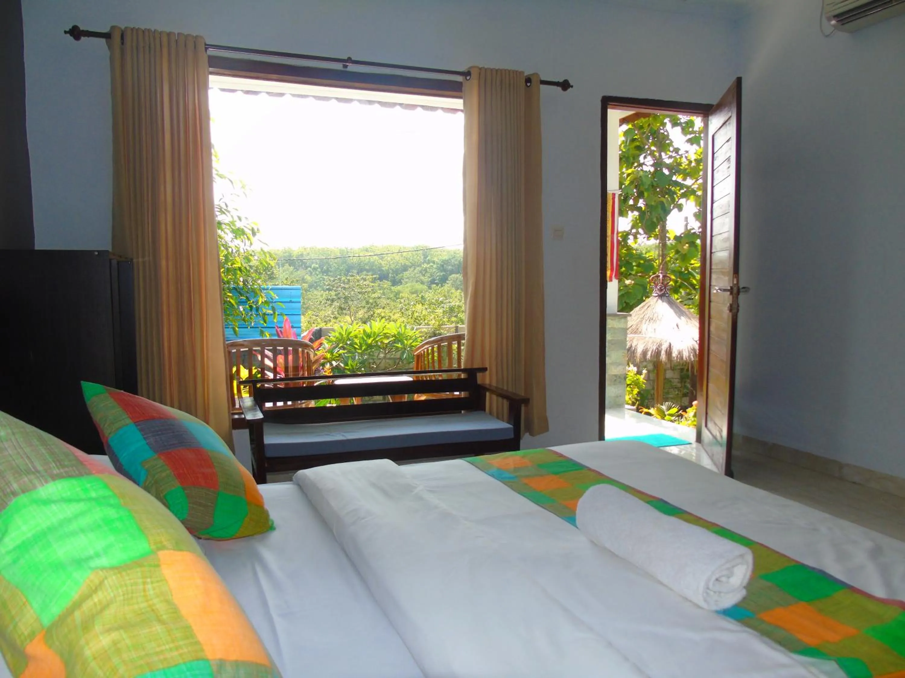 Bed in Kuri Garden Cottage