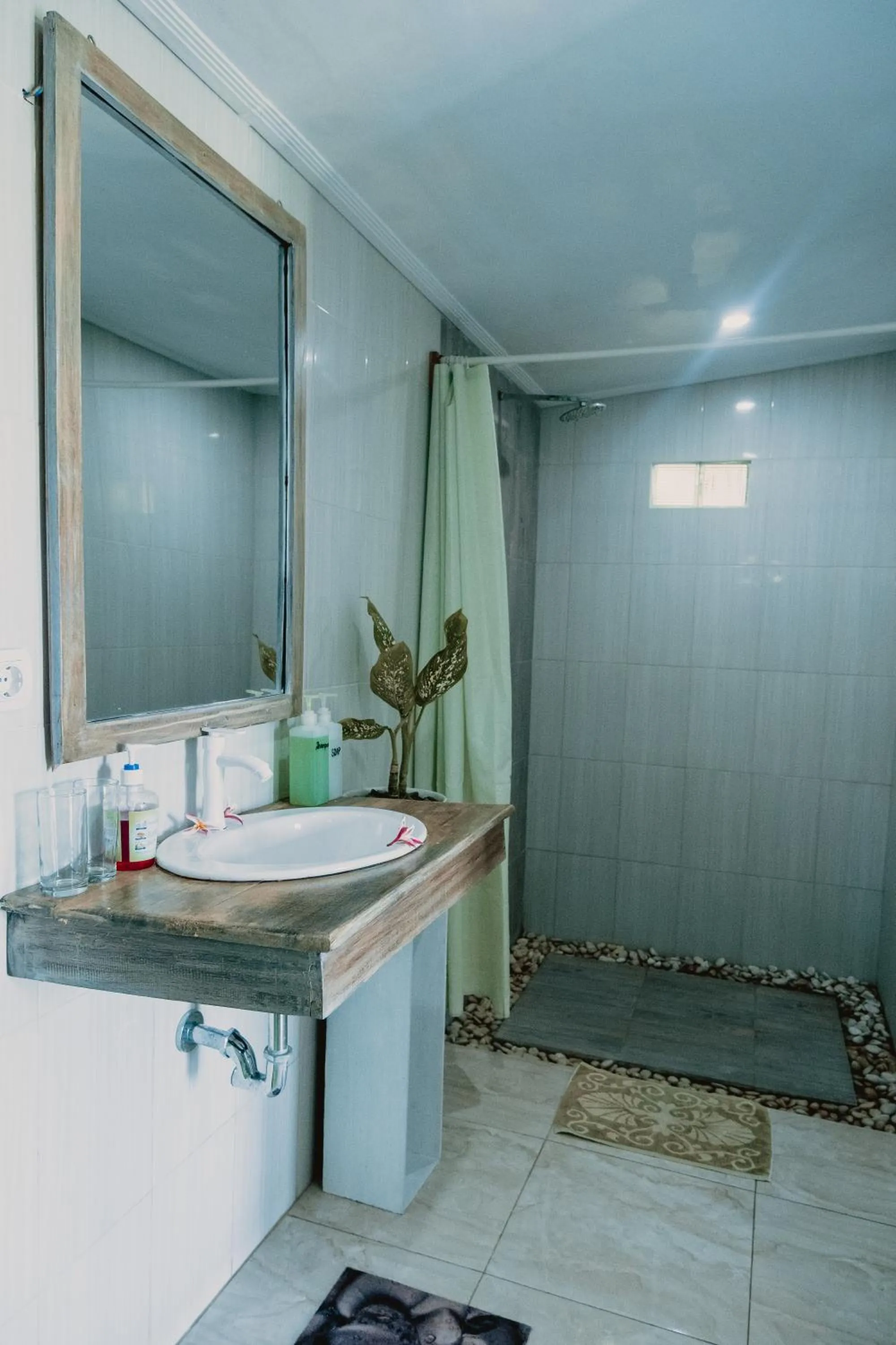 Shower in Kuri Garden Cottage