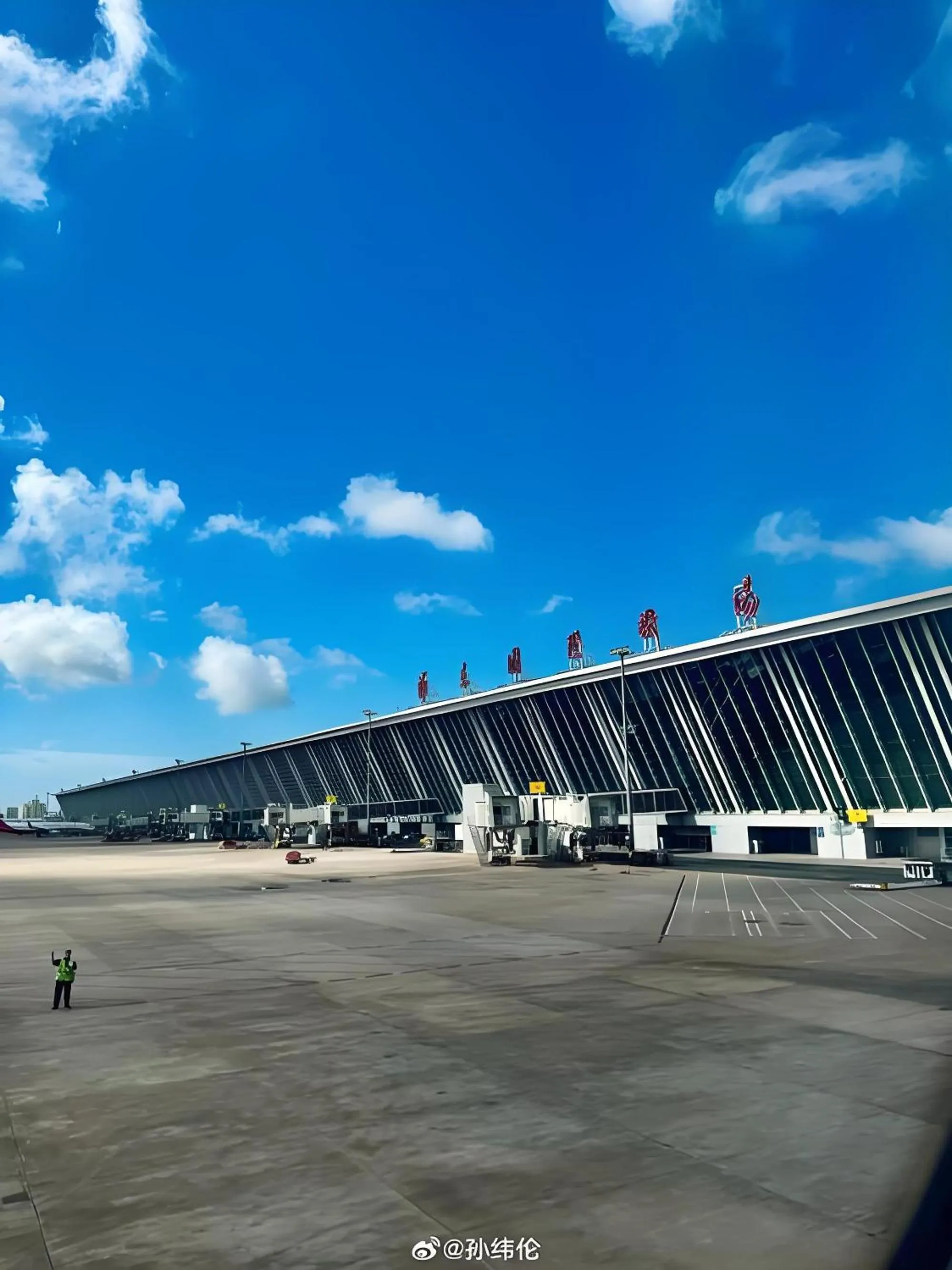 Property building in Manli Hotel Shanghai Pudong Airport Branch -Provide free shuttle buses to Pudong Airport and Disneyland