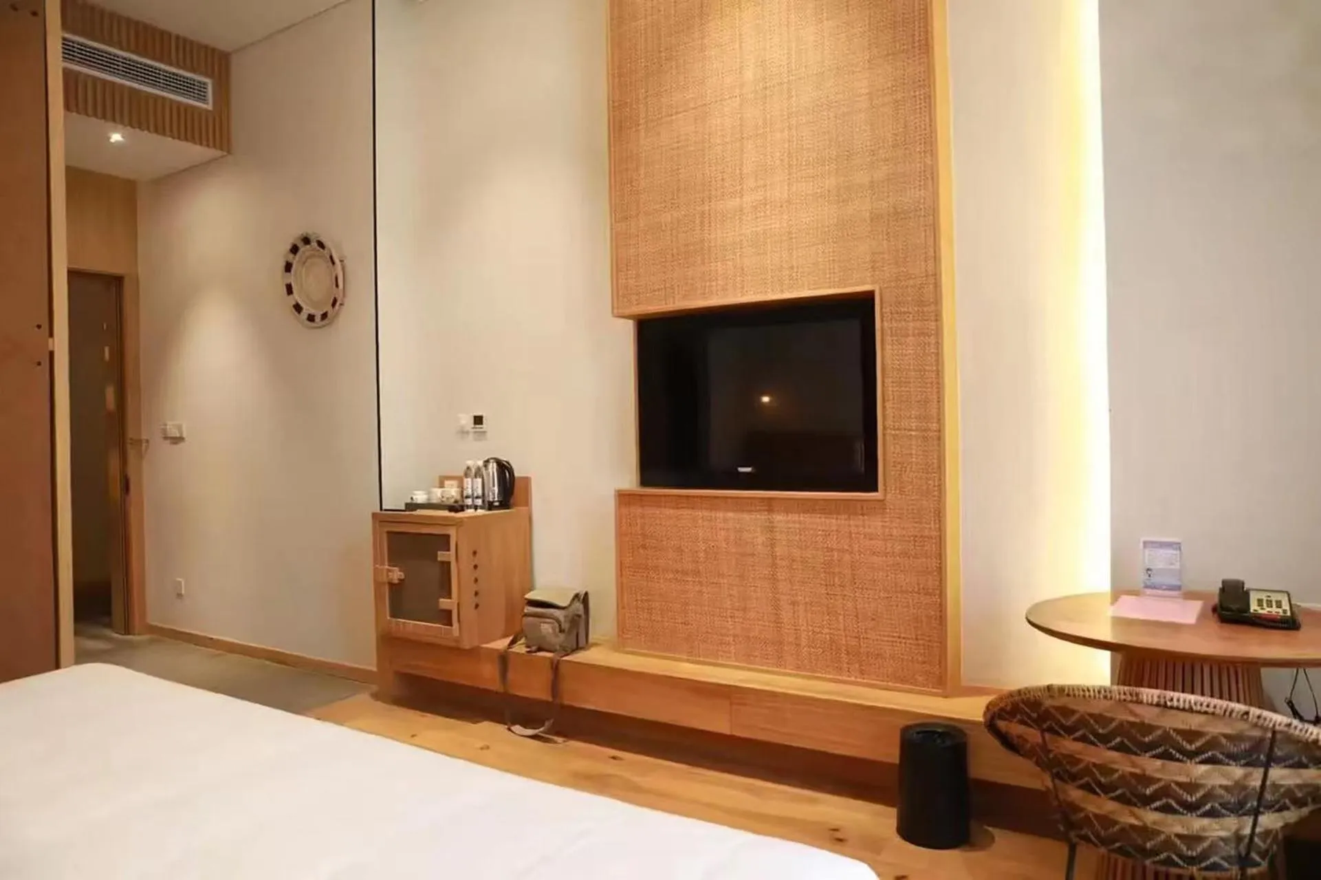 Photo of the whole room, Bed in Manli Hotel Shanghai Pudong Airport Branch -Provide free shuttle buses to Pudong Airport and Disneyland