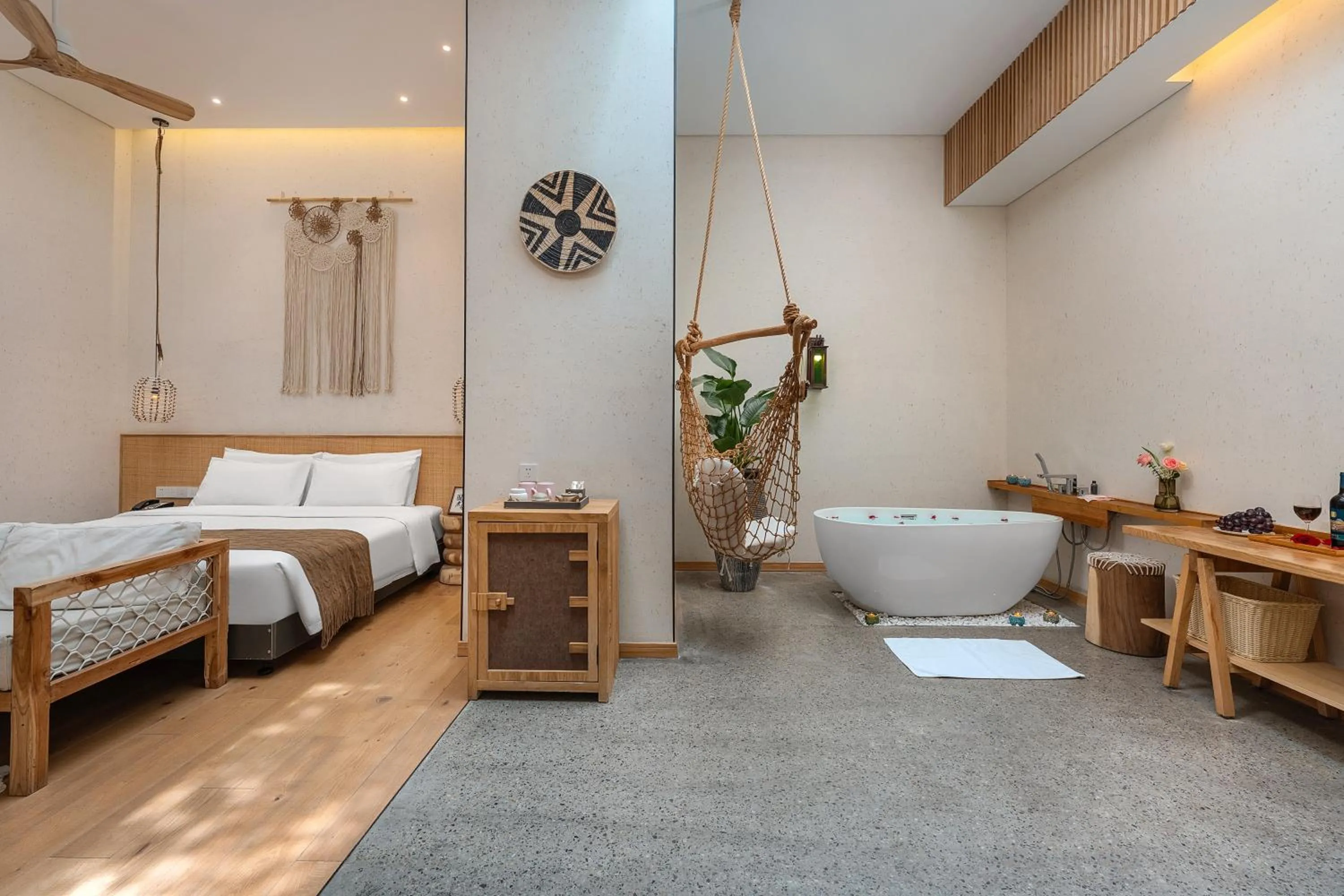 Bath, Bed in Manli Hotel Shanghai Pudong Airport Branch -Provide free shuttle buses to Pudong Airport and Disneyland