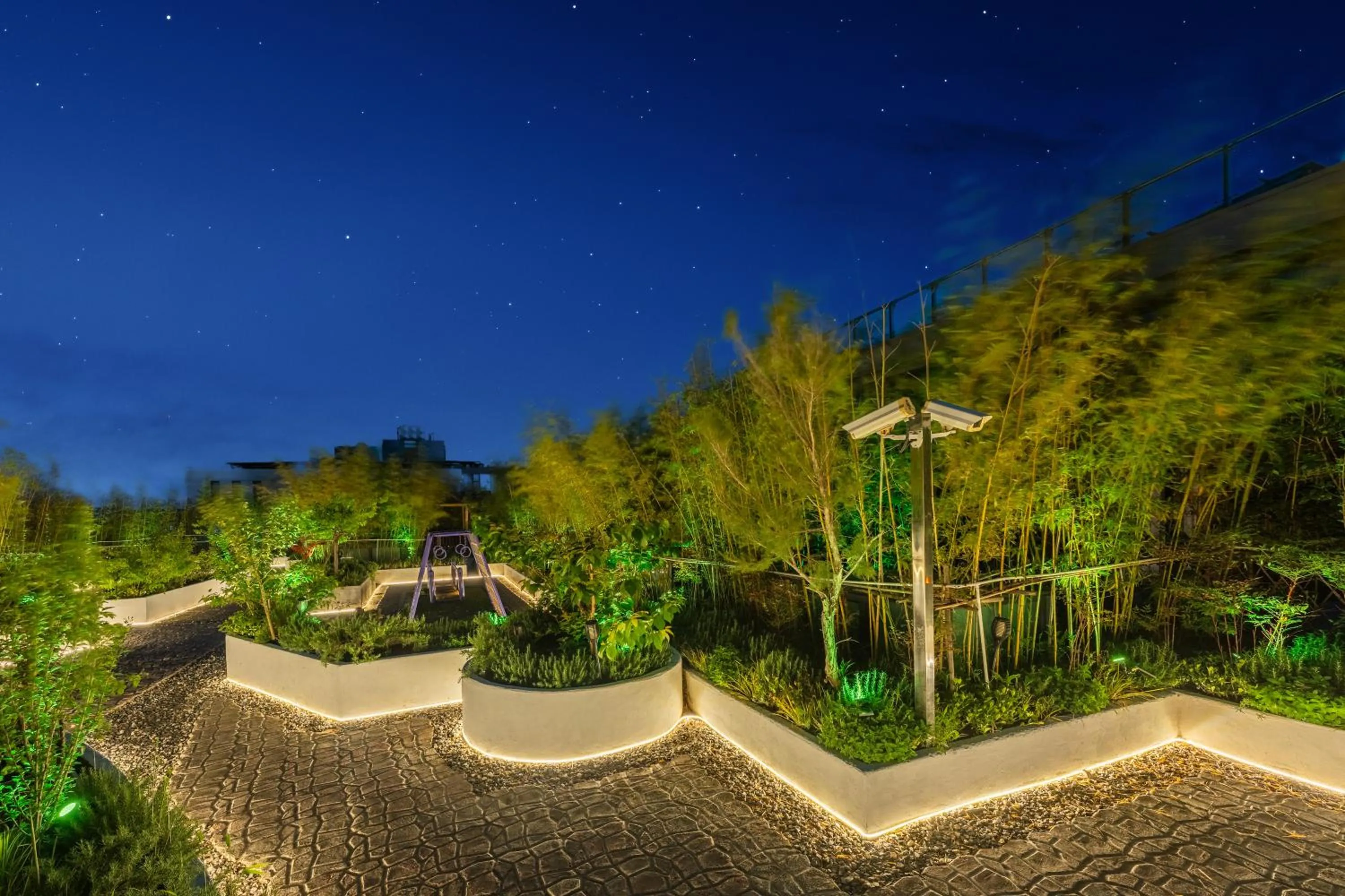 Property building in Manli Hotel Shanghai Pudong Airport Branch -Provide free shuttle buses to Pudong Airport and Disneyland