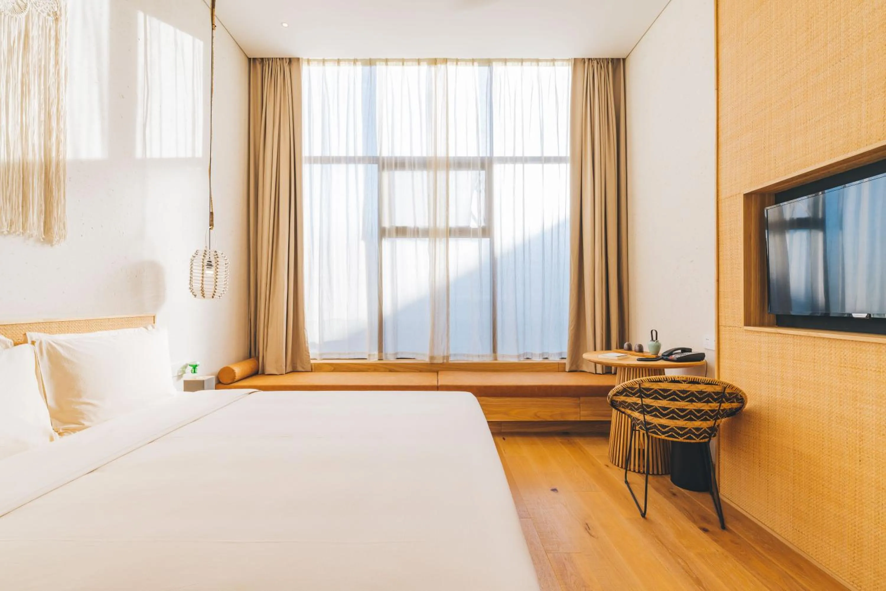 Bed in Manli Hotel Shanghai Pudong Airport Branch -Provide free shuttle buses to Pudong Airport and Disneyland