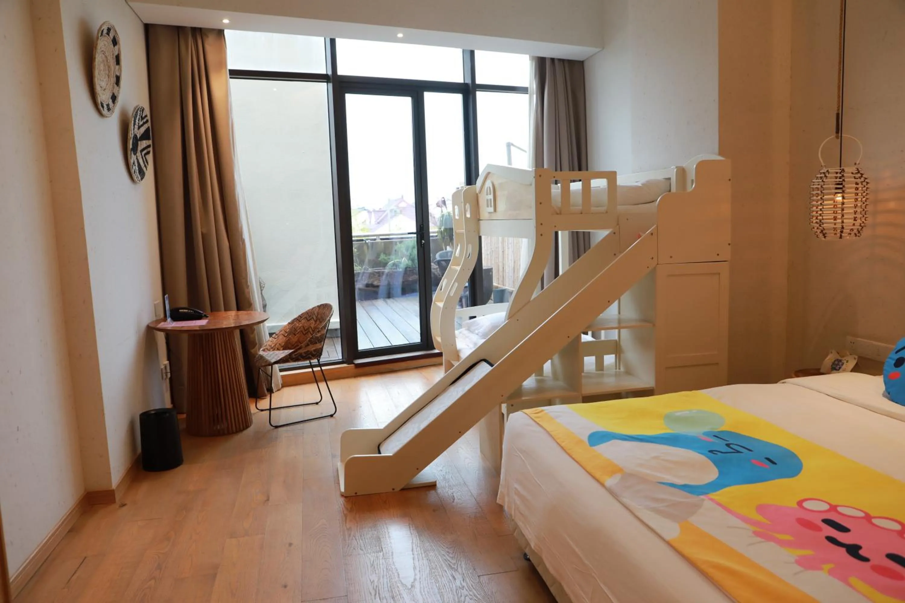 Bed in Manli Hotel Shanghai Pudong Airport Branch -Provide free shuttle buses to Pudong Airport and Disneyland