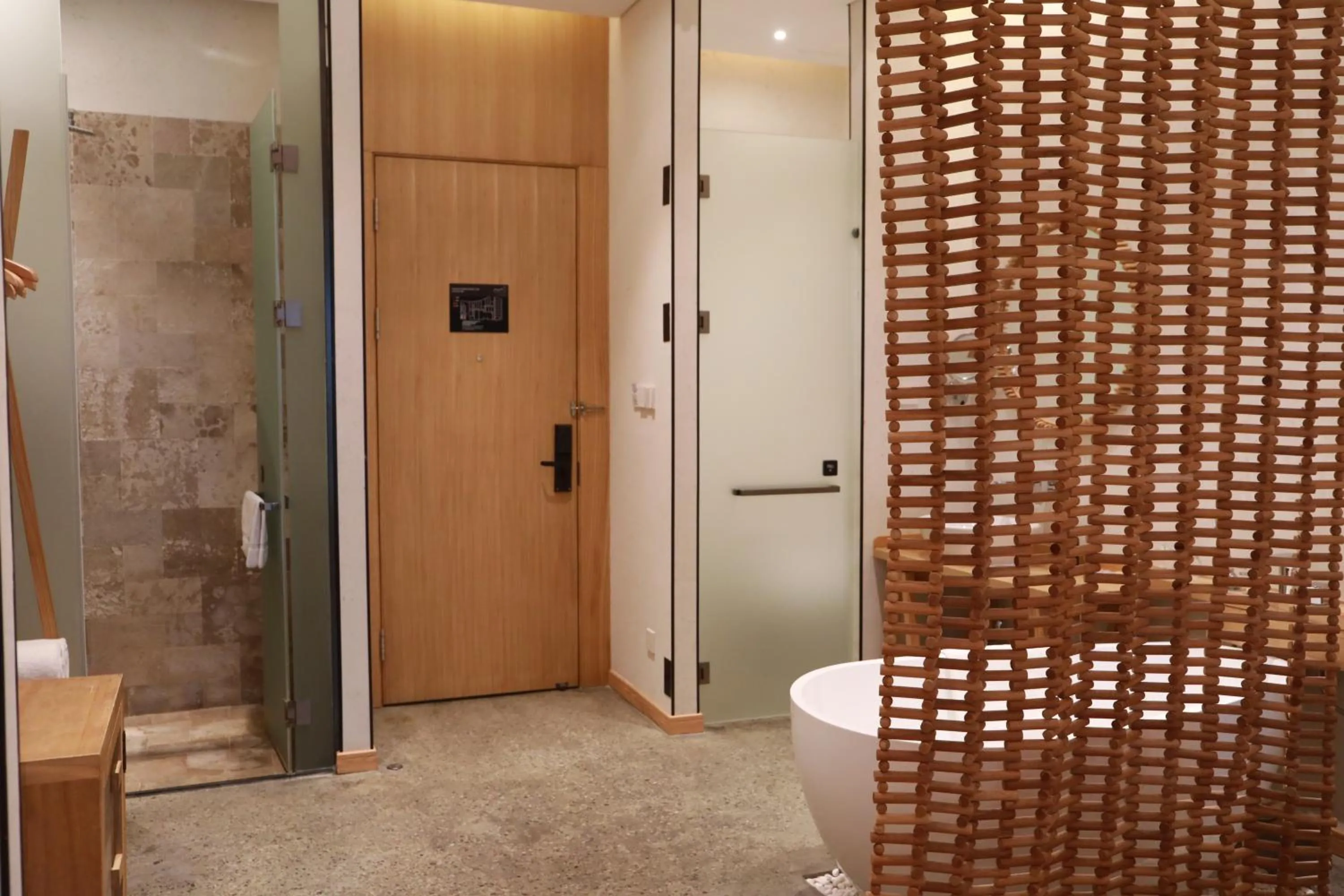 Shower in Manli Hotel Shanghai Pudong Airport Branch -Provide free shuttle buses to Pudong Airport and Disneyland