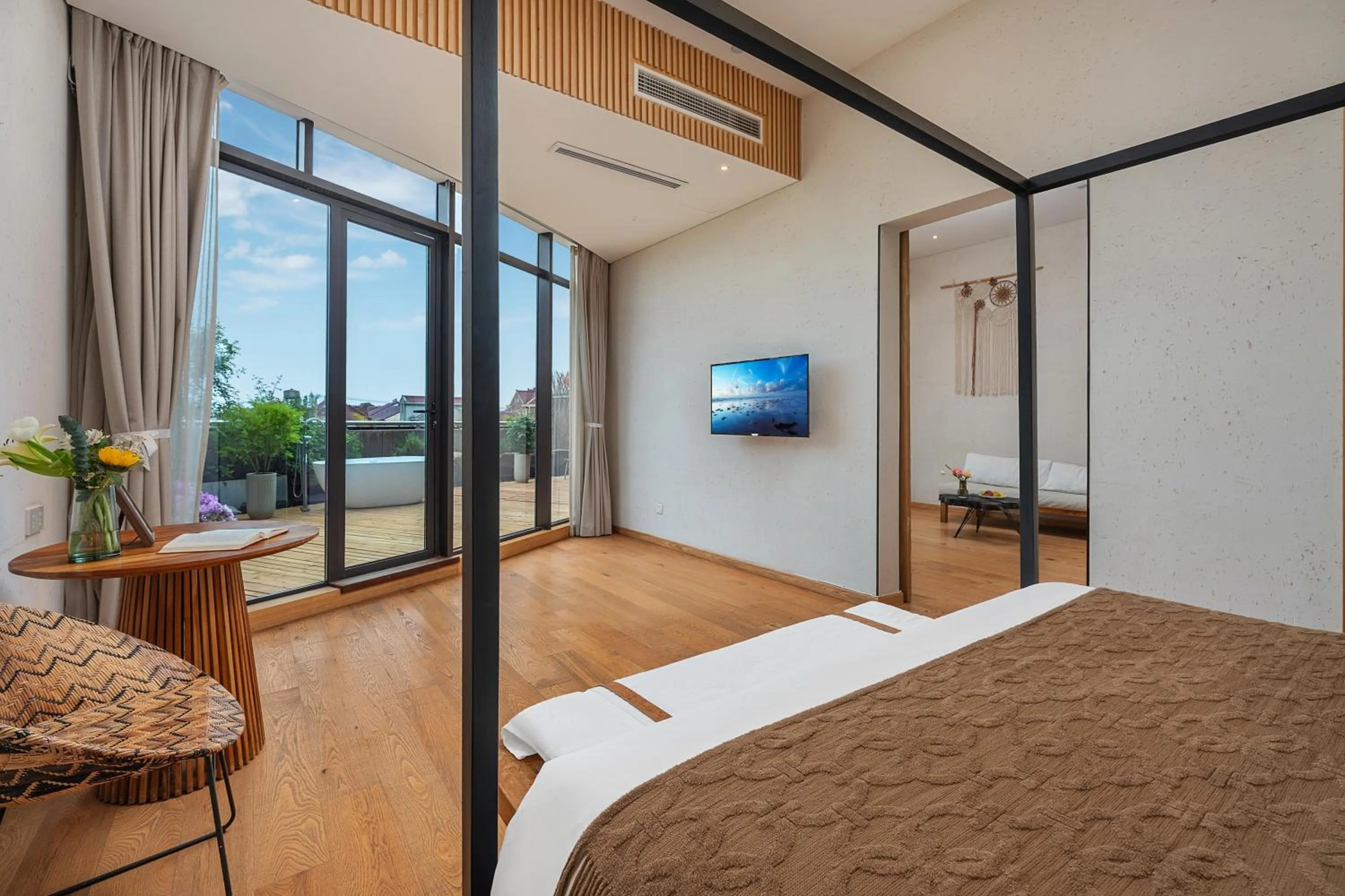 Bed in Manli Hotel Shanghai Pudong Airport Branch -Provide free shuttle buses to Pudong Airport and Disneyland