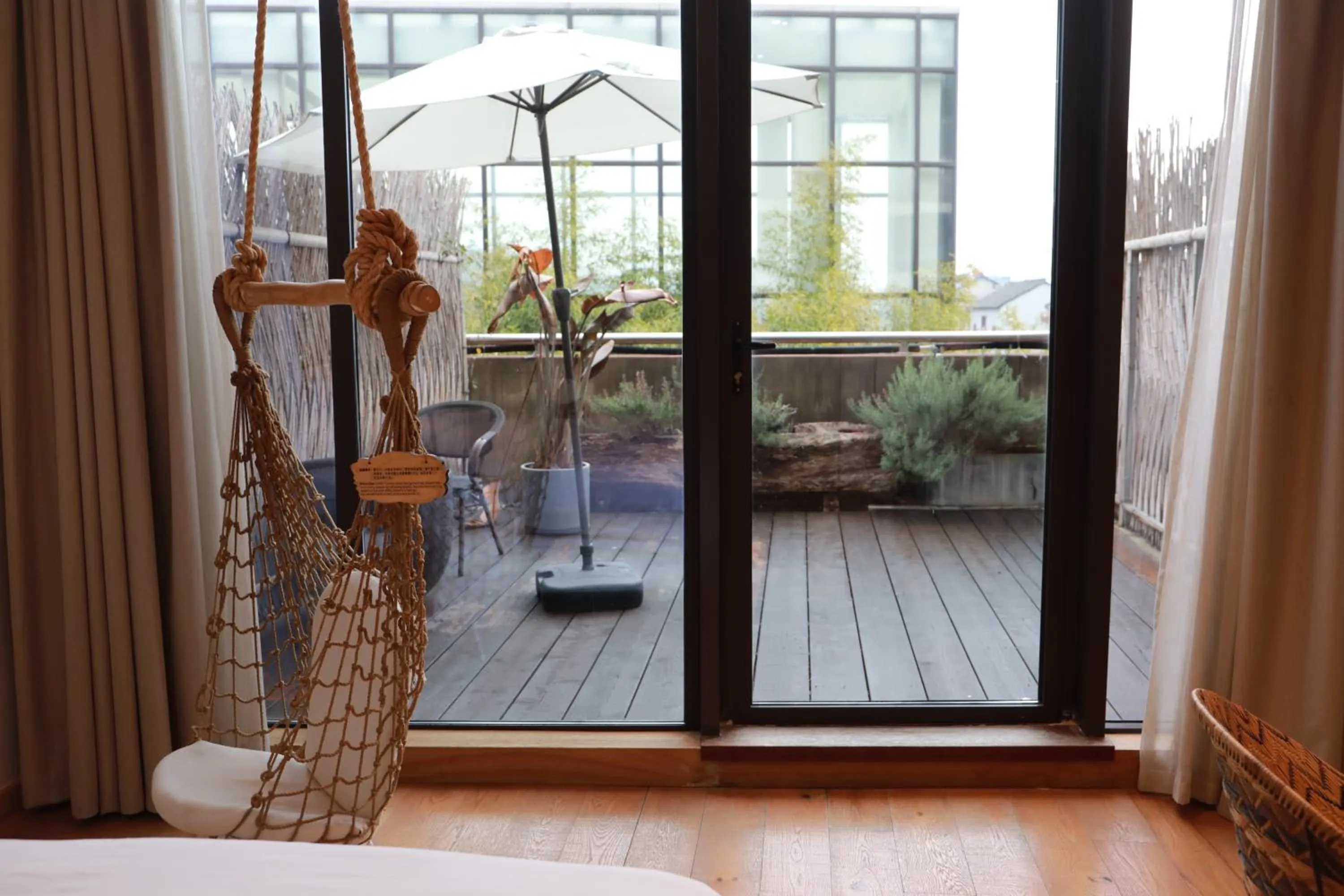 Balcony/Terrace in Manli Hotel Shanghai Pudong Airport Branch -Provide free shuttle buses to Pudong Airport and Disneyland