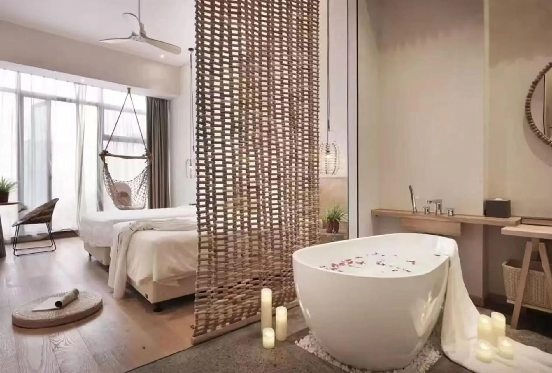 Photo of the whole room, Bed in Manli Hotel Shanghai Pudong Airport Branch -Provide free shuttle buses to Pudong Airport and Disneyland