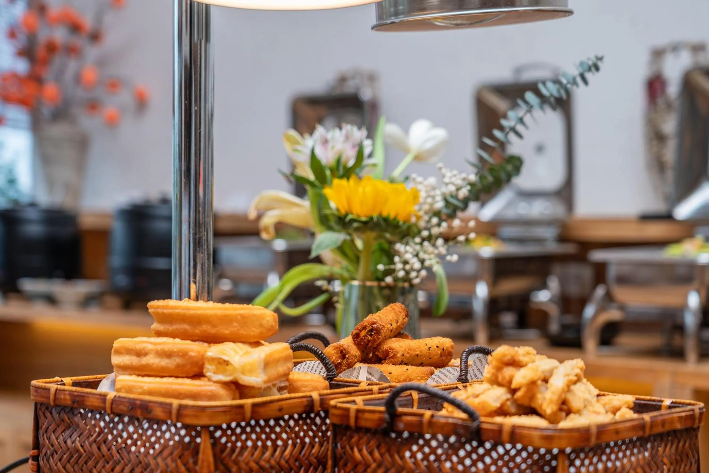 Buffet breakfast in Manli Hotel Shanghai Pudong Airport Branch -Provide free shuttle buses to Pudong Airport and Disneyland