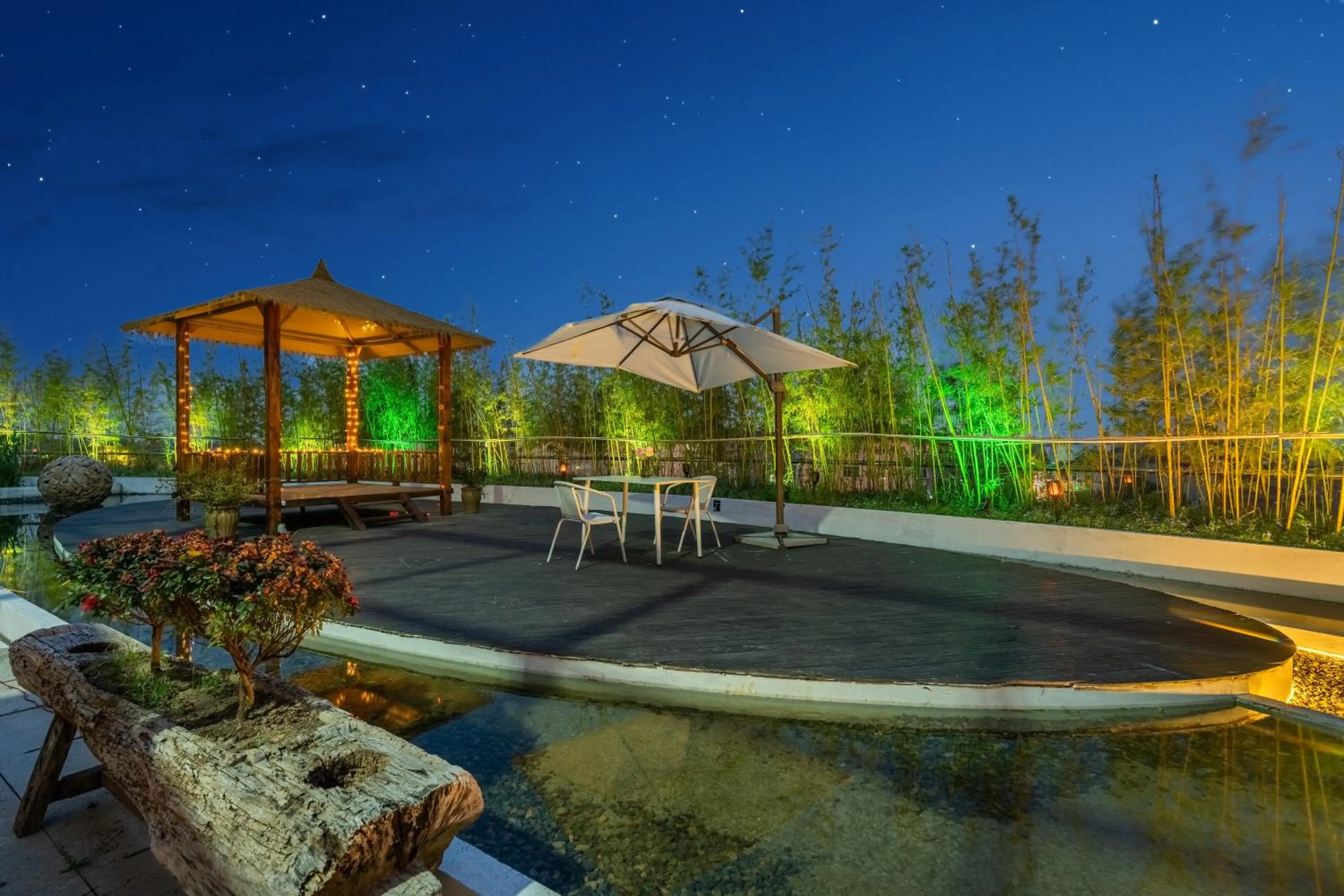 Garden in Manli Hotel Shanghai Pudong Airport Branch -Provide free shuttle buses to Pudong Airport and Disneyland