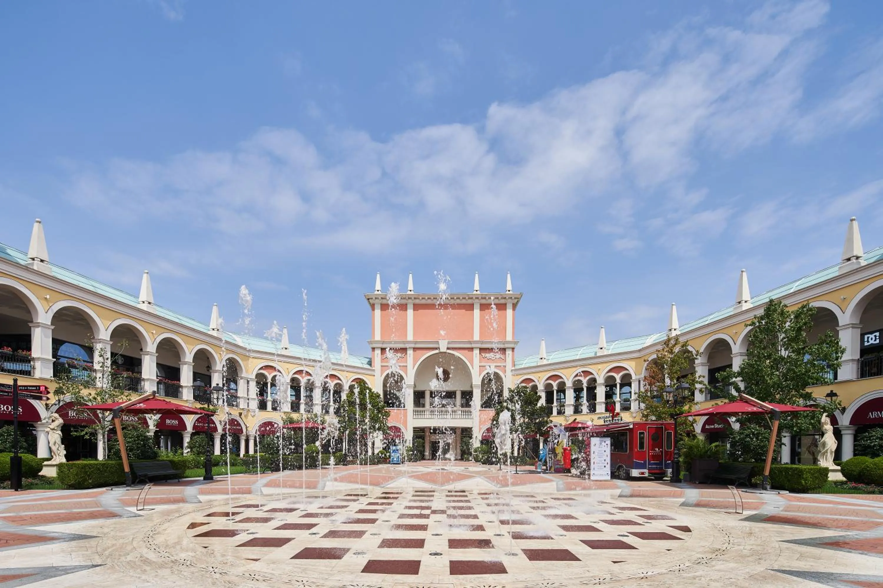 Nearby landmark in Manli Hotel Shanghai Pudong Airport Branch -Provide free shuttle buses to Pudong Airport and Disneyland