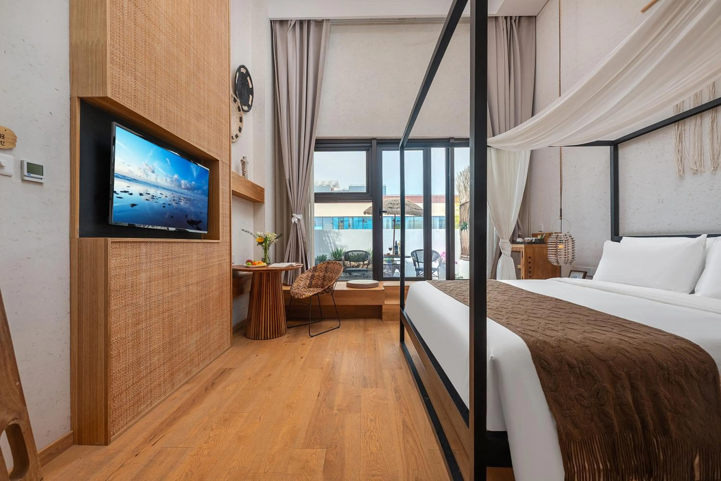 Communal lounge/ TV room, Bed in Manli Hotel Shanghai Pudong Airport Branch -Provide free shuttle buses to Pudong Airport and Disneyland