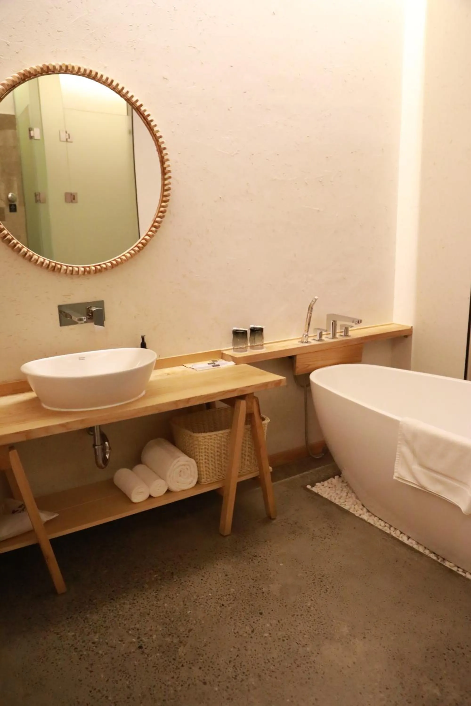 Bathroom in Manli Hotel Shanghai Pudong Airport Branch -Provide free shuttle buses to Pudong Airport and Disneyland