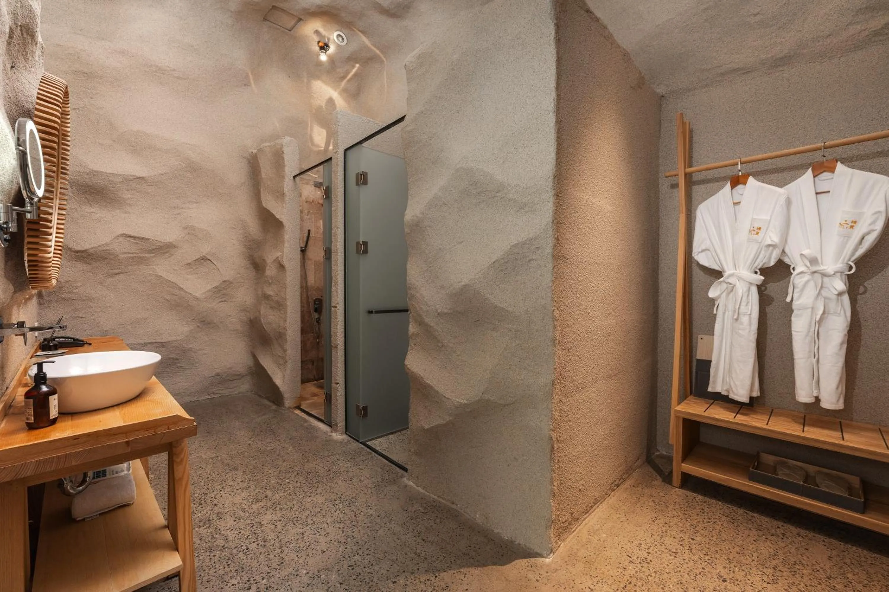 Shower in Manli Hotel Shanghai Pudong Airport Branch -Provide free shuttle buses to Pudong Airport and Disneyland