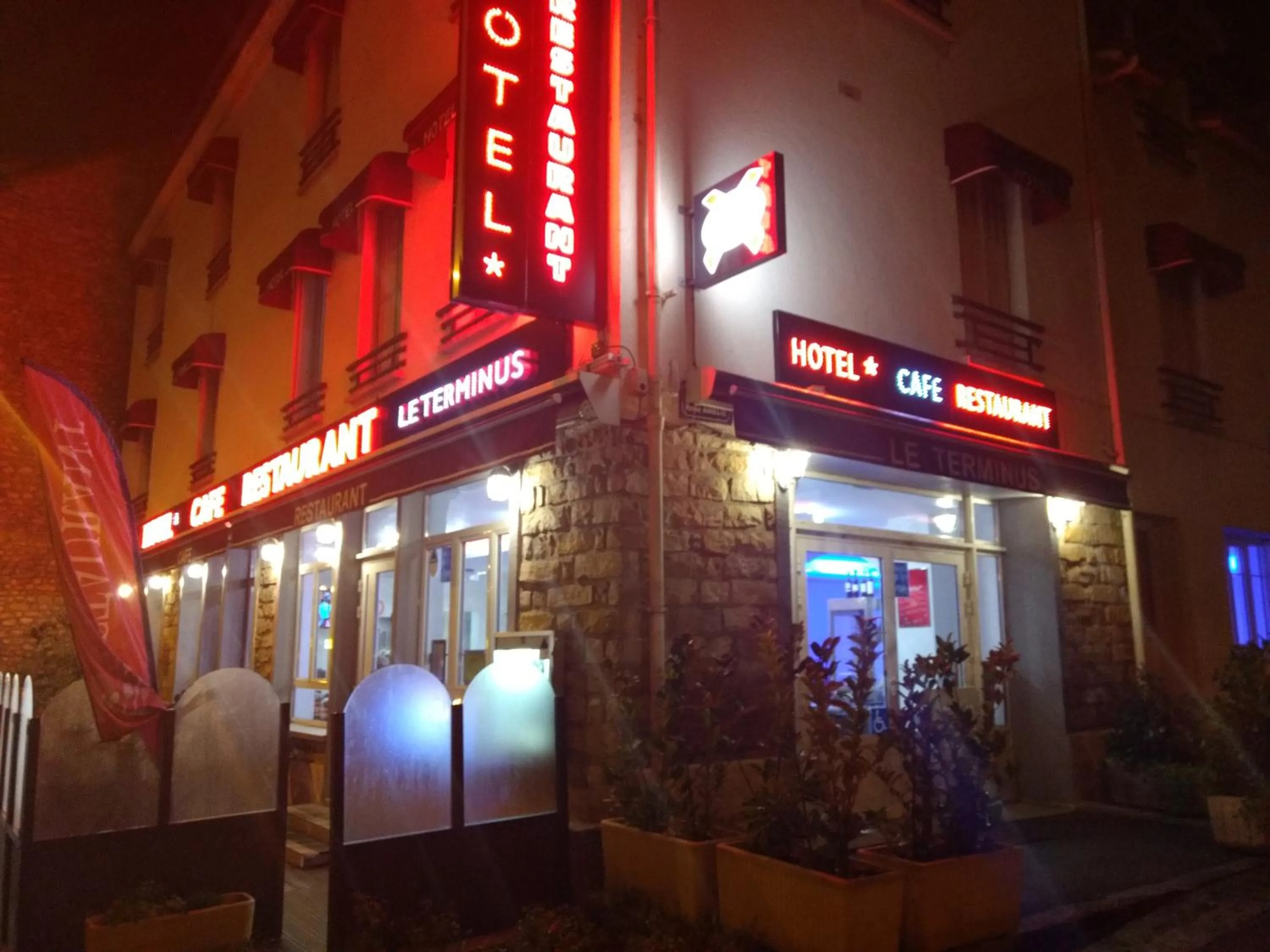 Facade/entrance in Terminus Fontainebleau Avon