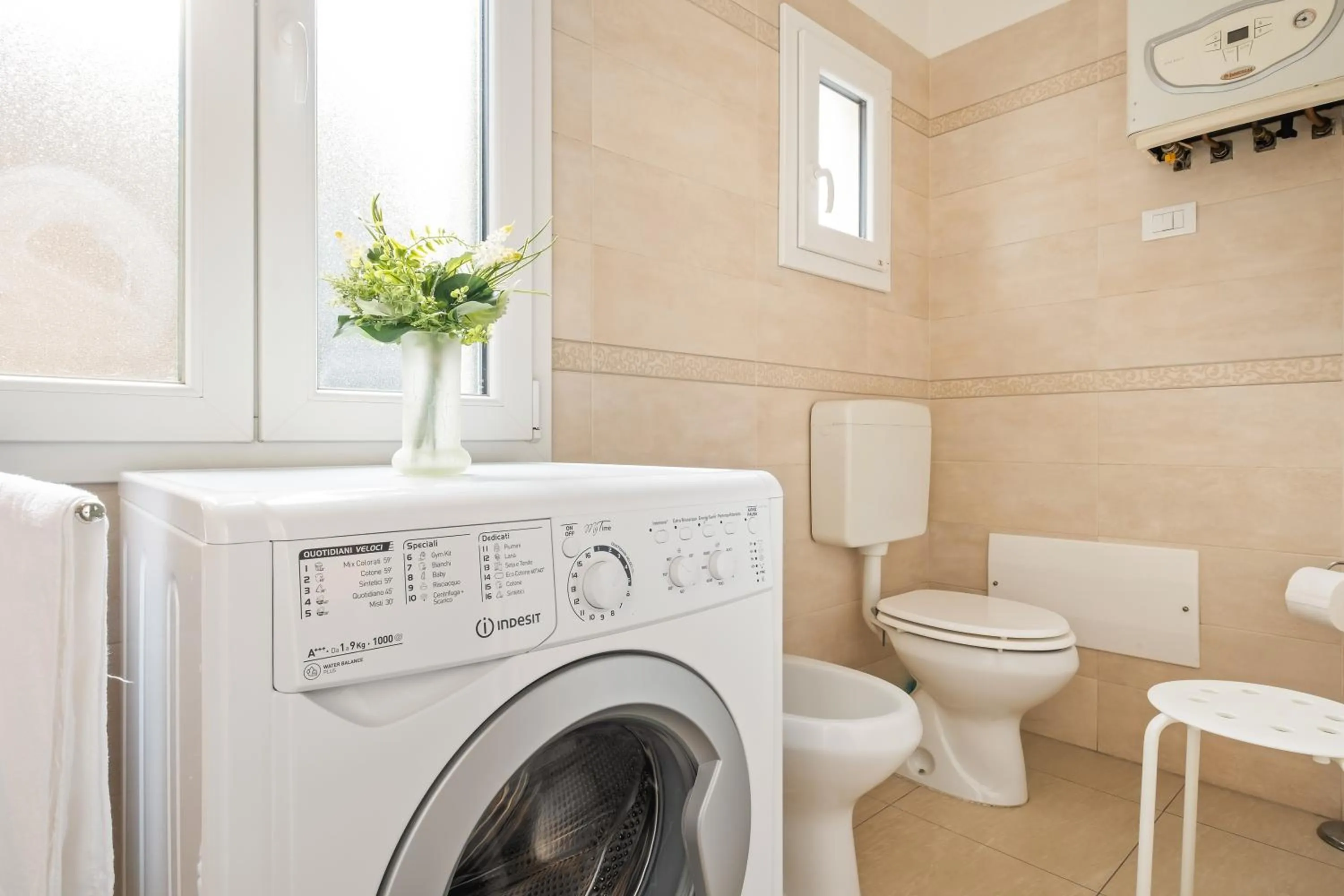 Bathroom in GuestHost - Marconi Airport Cozy Dream Flat