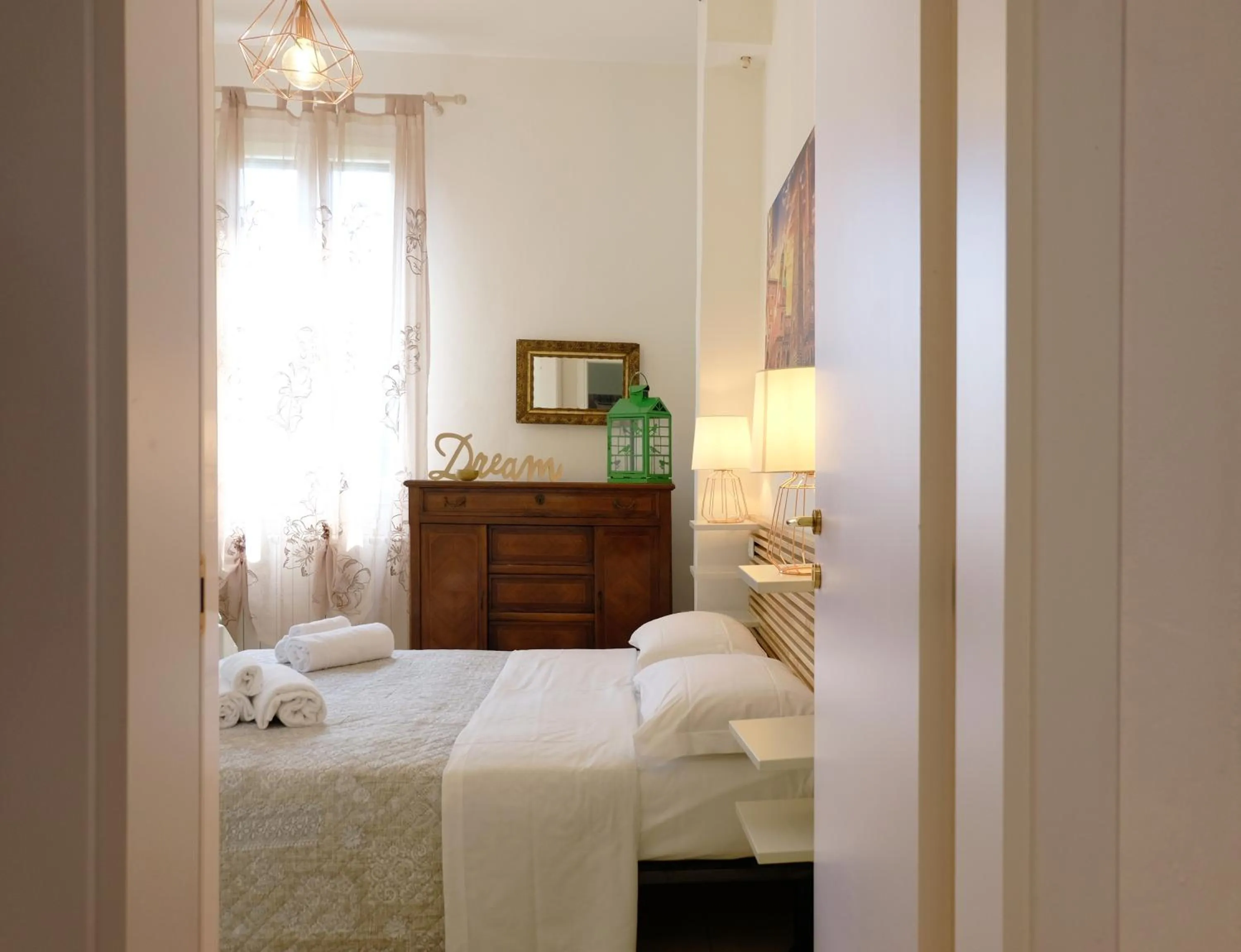 Bedroom, Bed in GuestHost - Marconi Airport Cozy Dream Flat