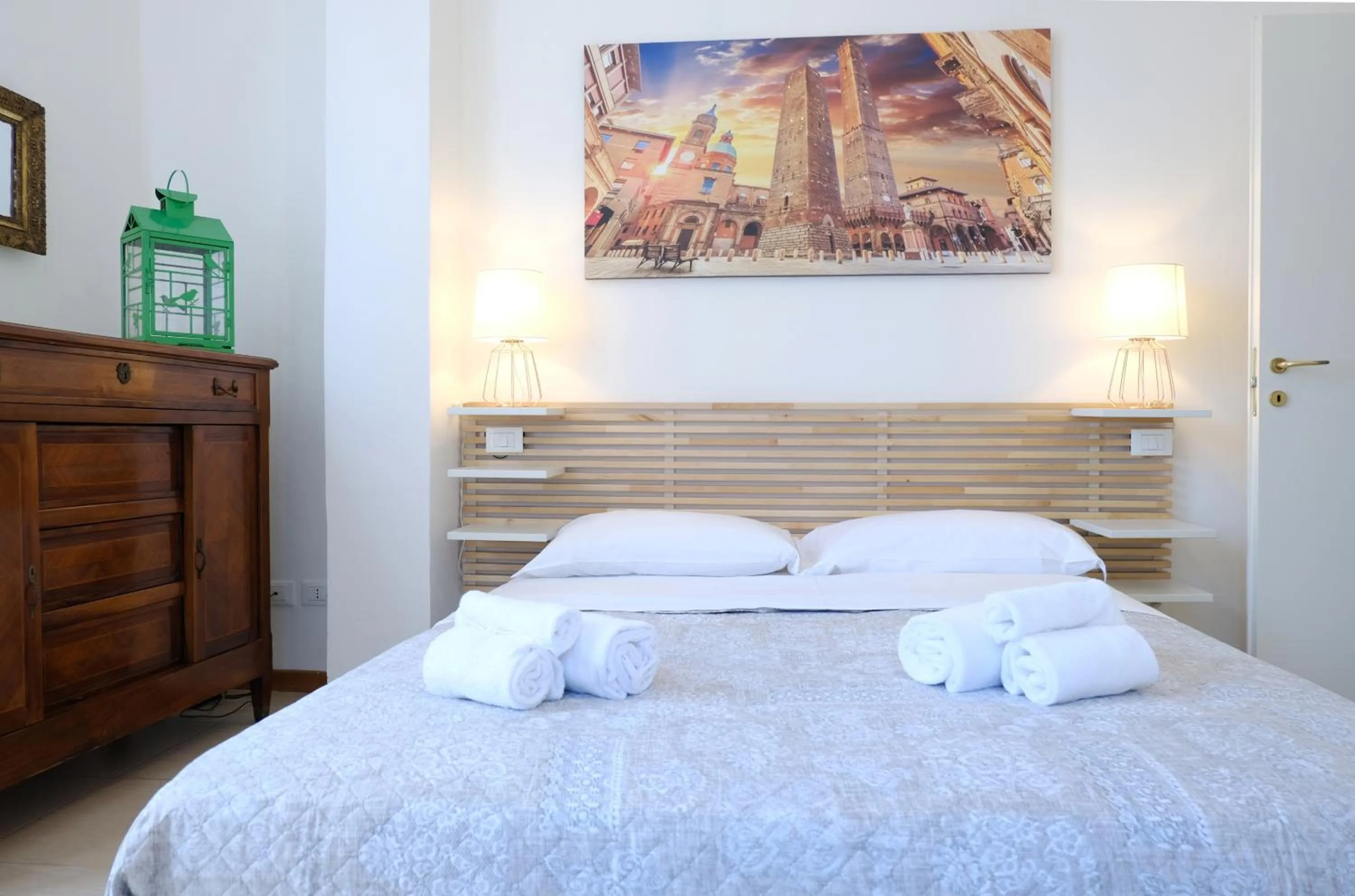 Bedroom, Bed in GuestHost - Marconi Airport Cozy Dream Flat