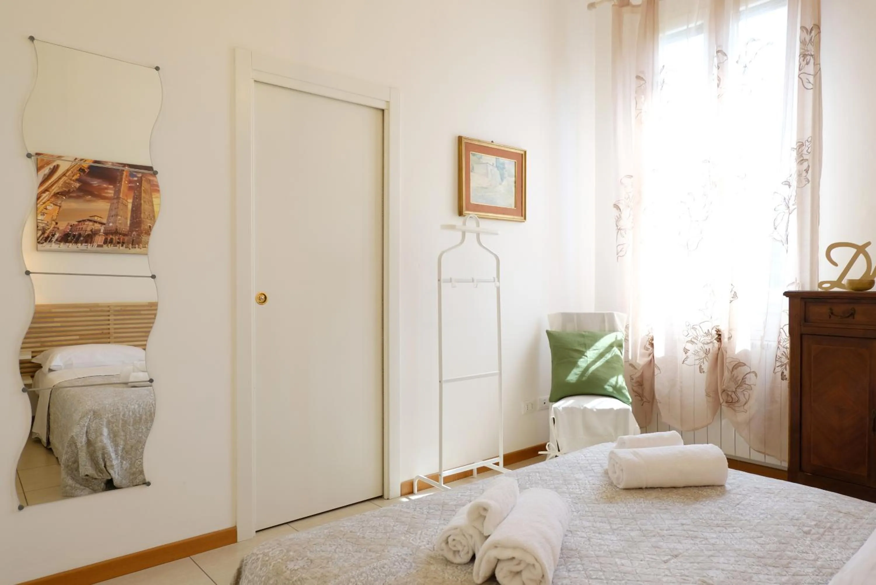 Bedroom, Bed in GuestHost - Marconi Airport Cozy Dream Flat