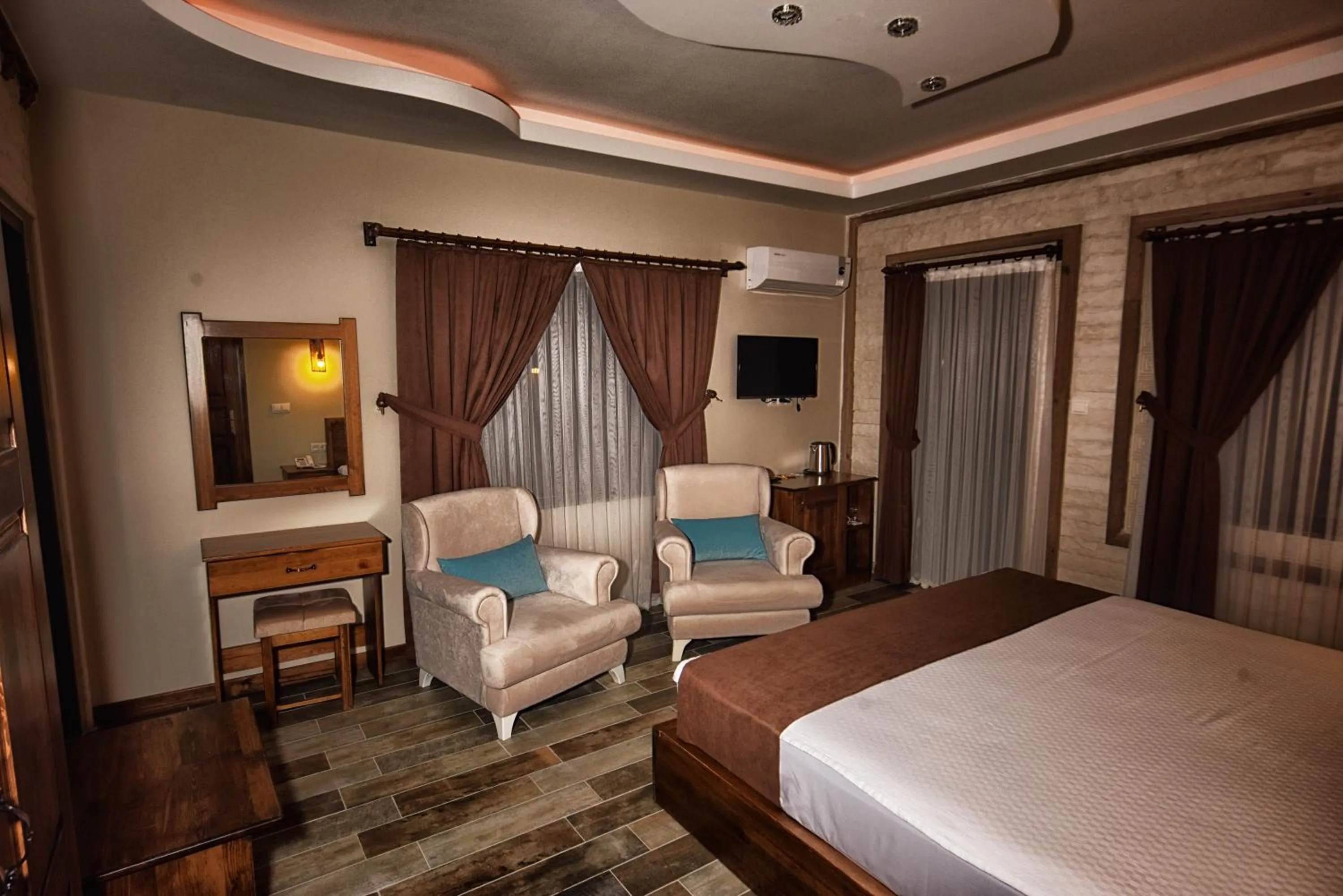 Photo of the whole room in EL NAZAR STONE SUİTE