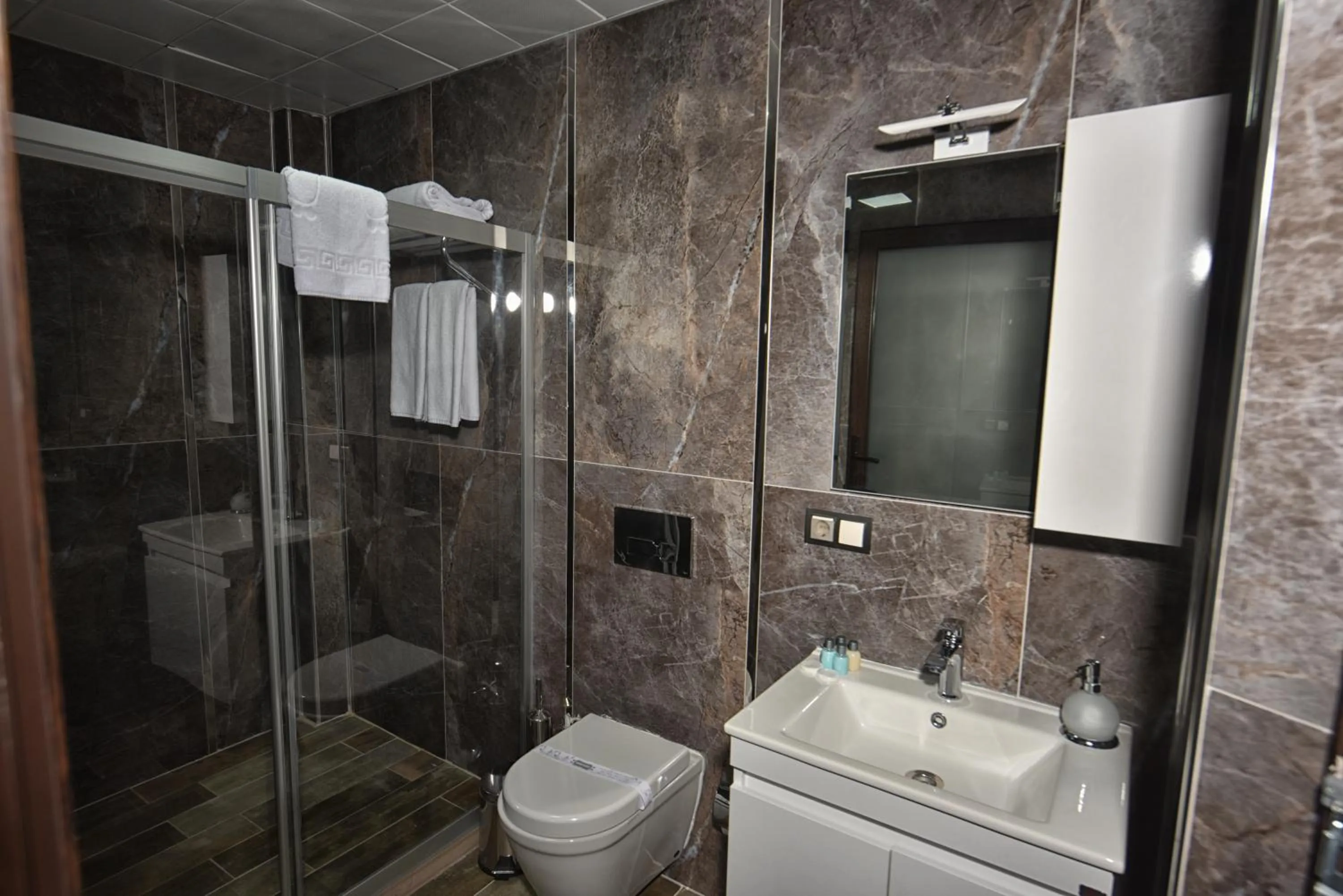 Shower in EL NAZAR STONE SUİTE