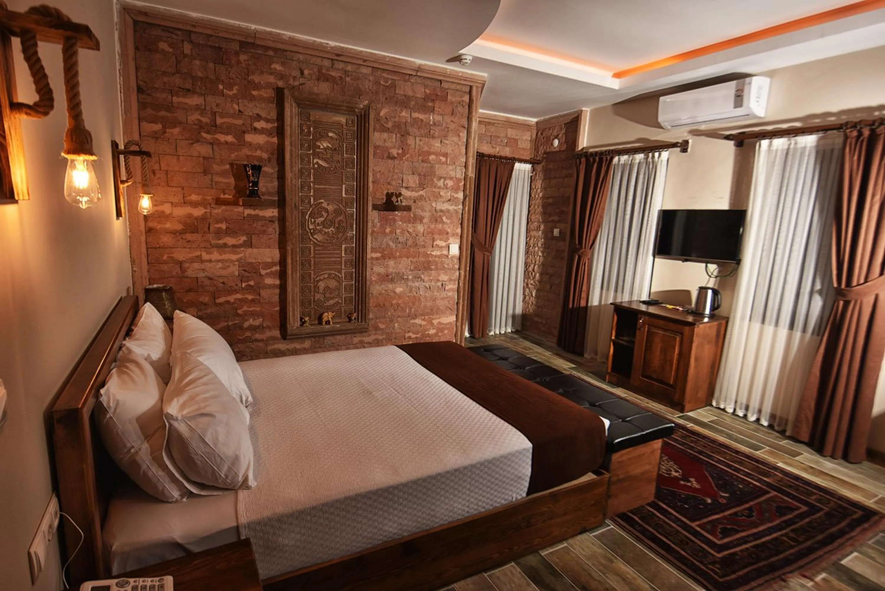 Bed in EL NAZAR STONE SUİTE