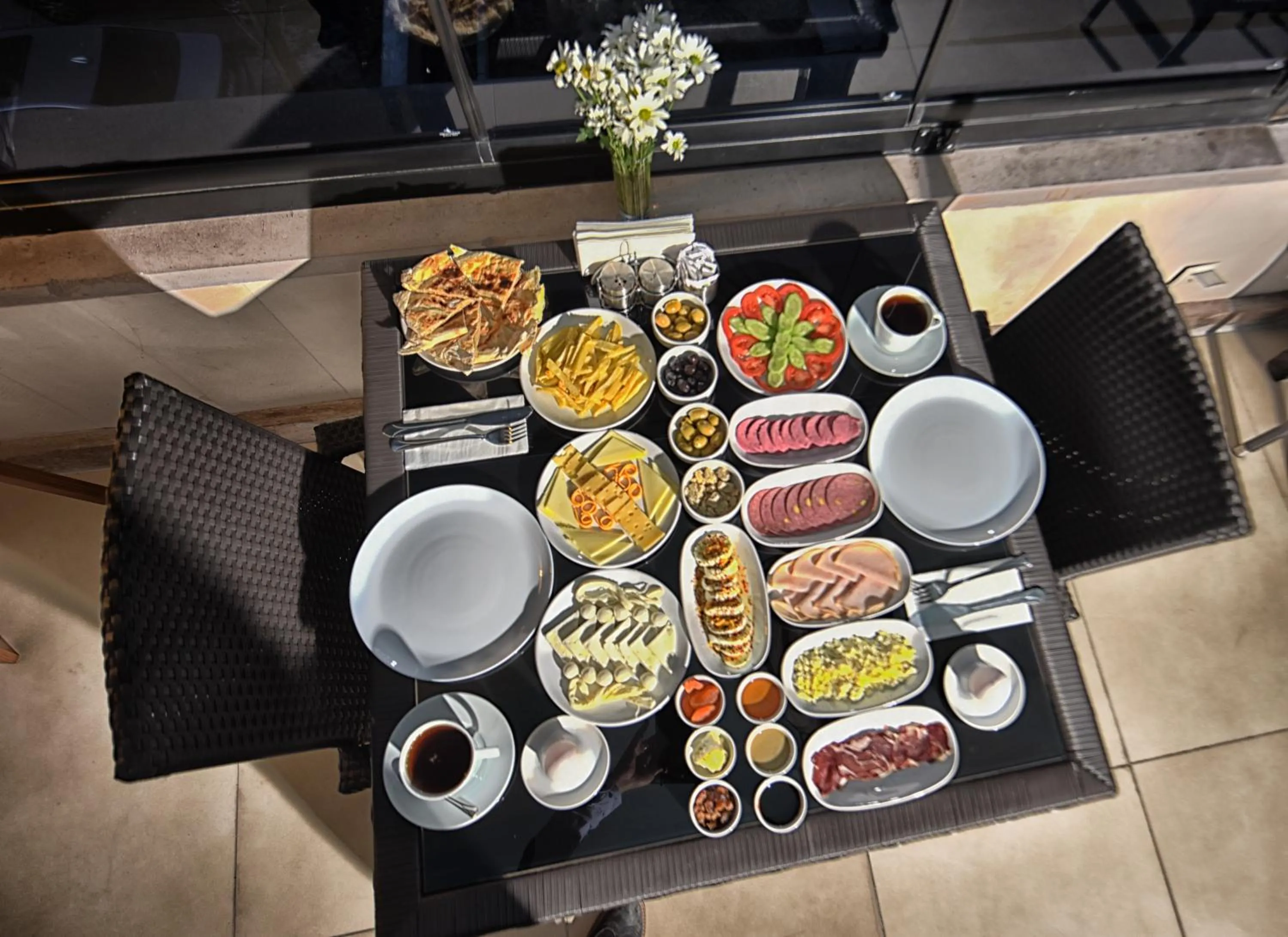 Breakfast in EL NAZAR STONE SUİTE