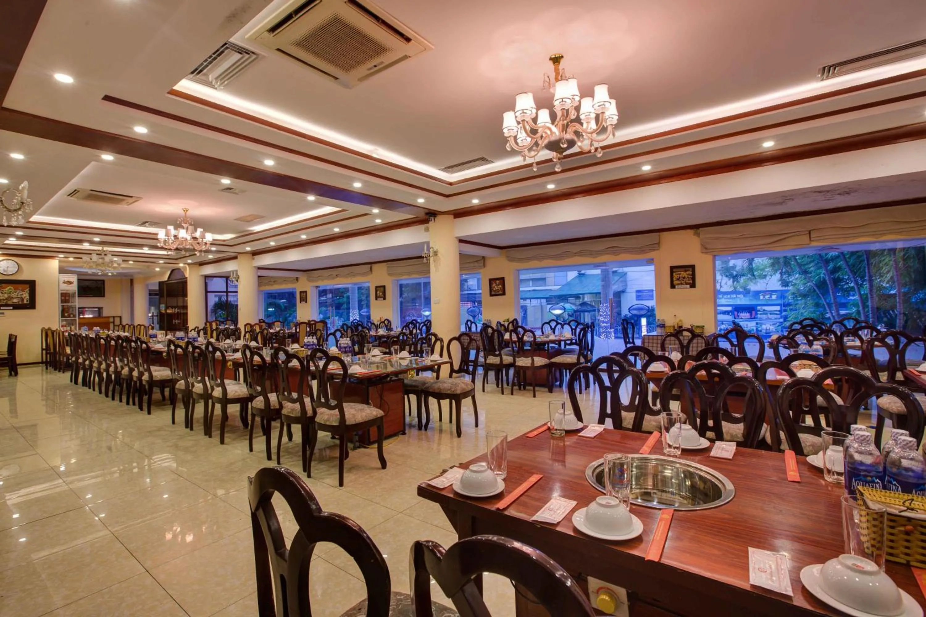 Restaurant/places to eat in TQT 2 Hotel