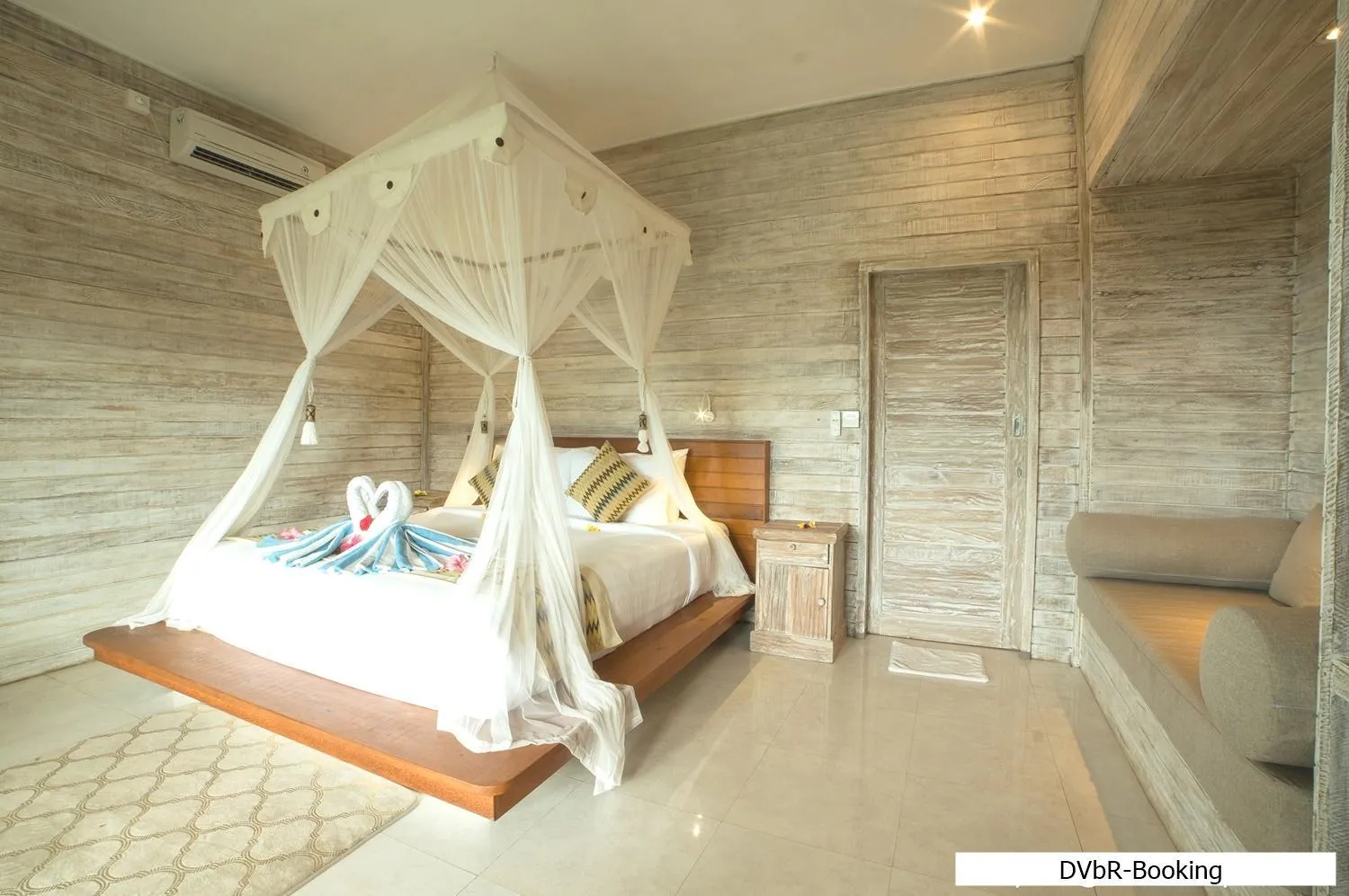 Bed in Dayung Villas By Reccoma