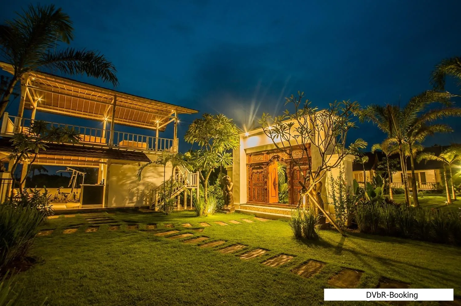 Facade/entrance in Dayung Villas By Reccoma