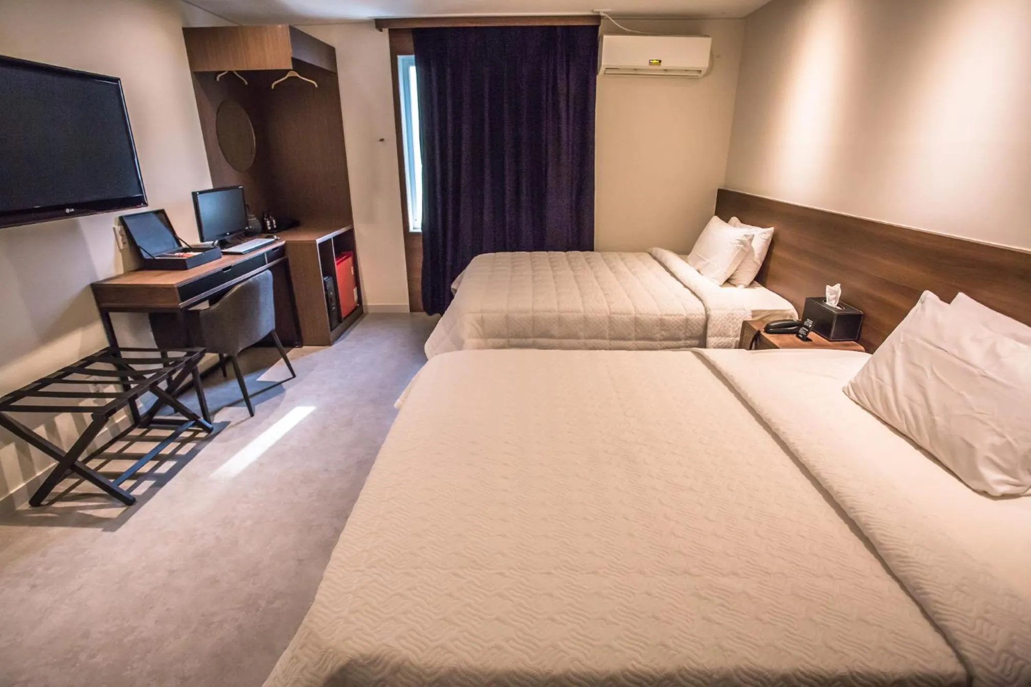 Photo of the whole room, Bed in Hotel Egg