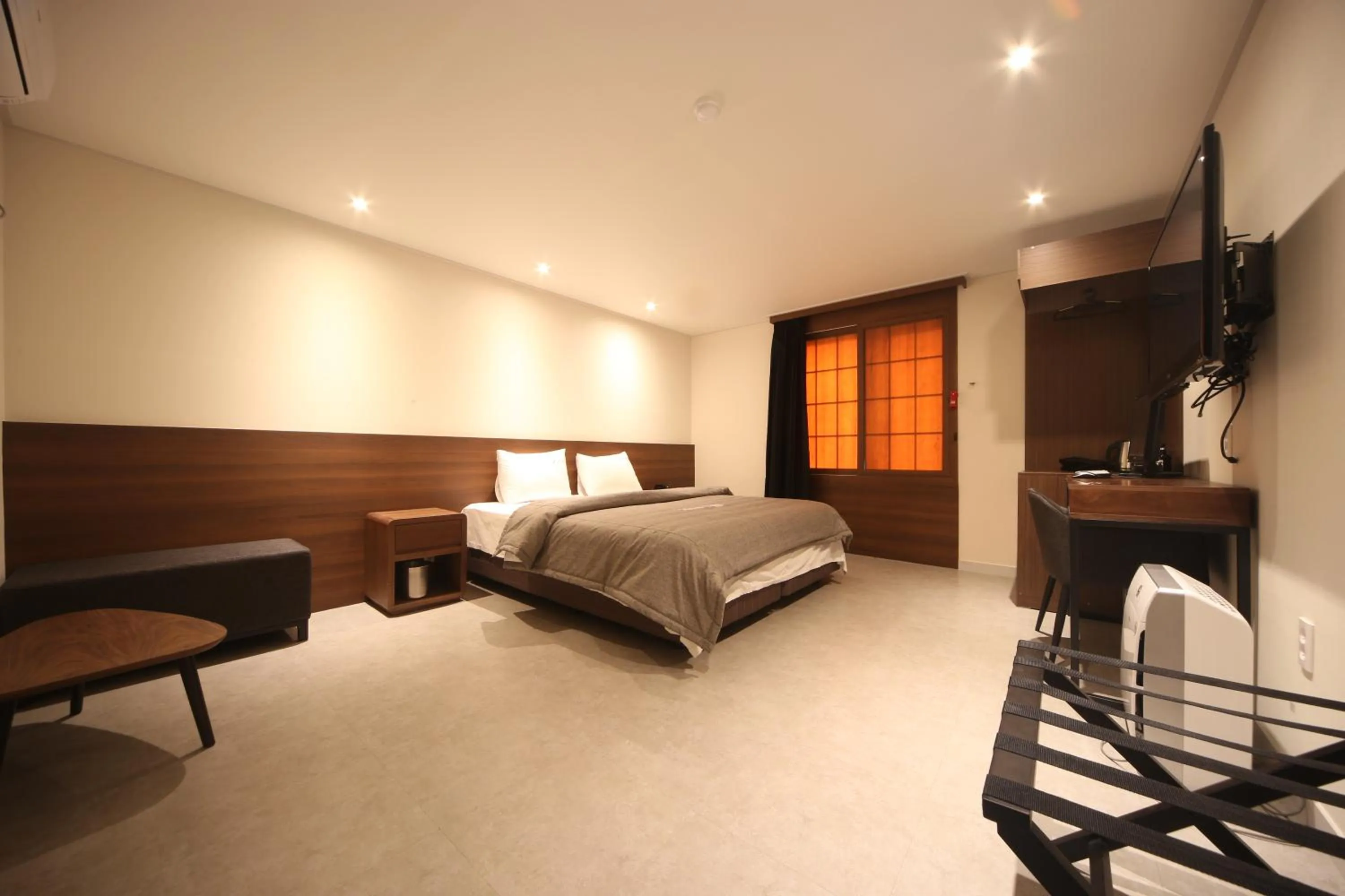 Photo of the whole room, Bed in Hotel Egg