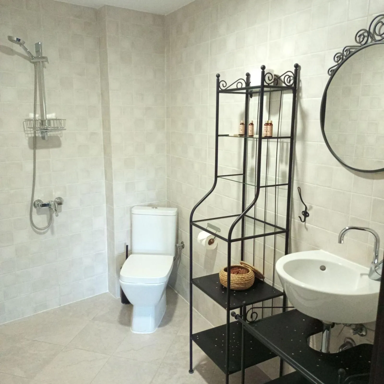 Shower in HiStory INN Unique Guest House