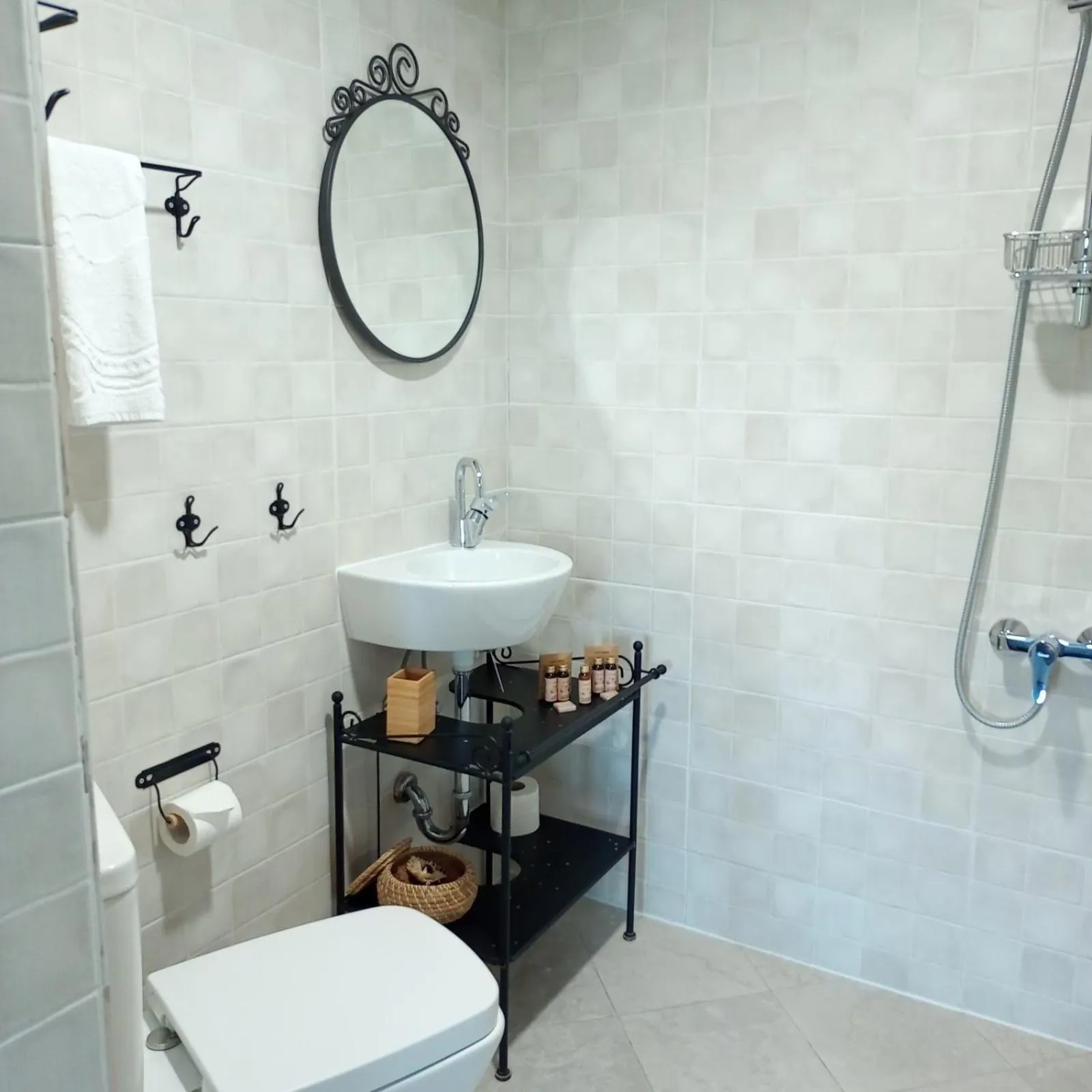 Shower in HiStory INN Unique Guest House