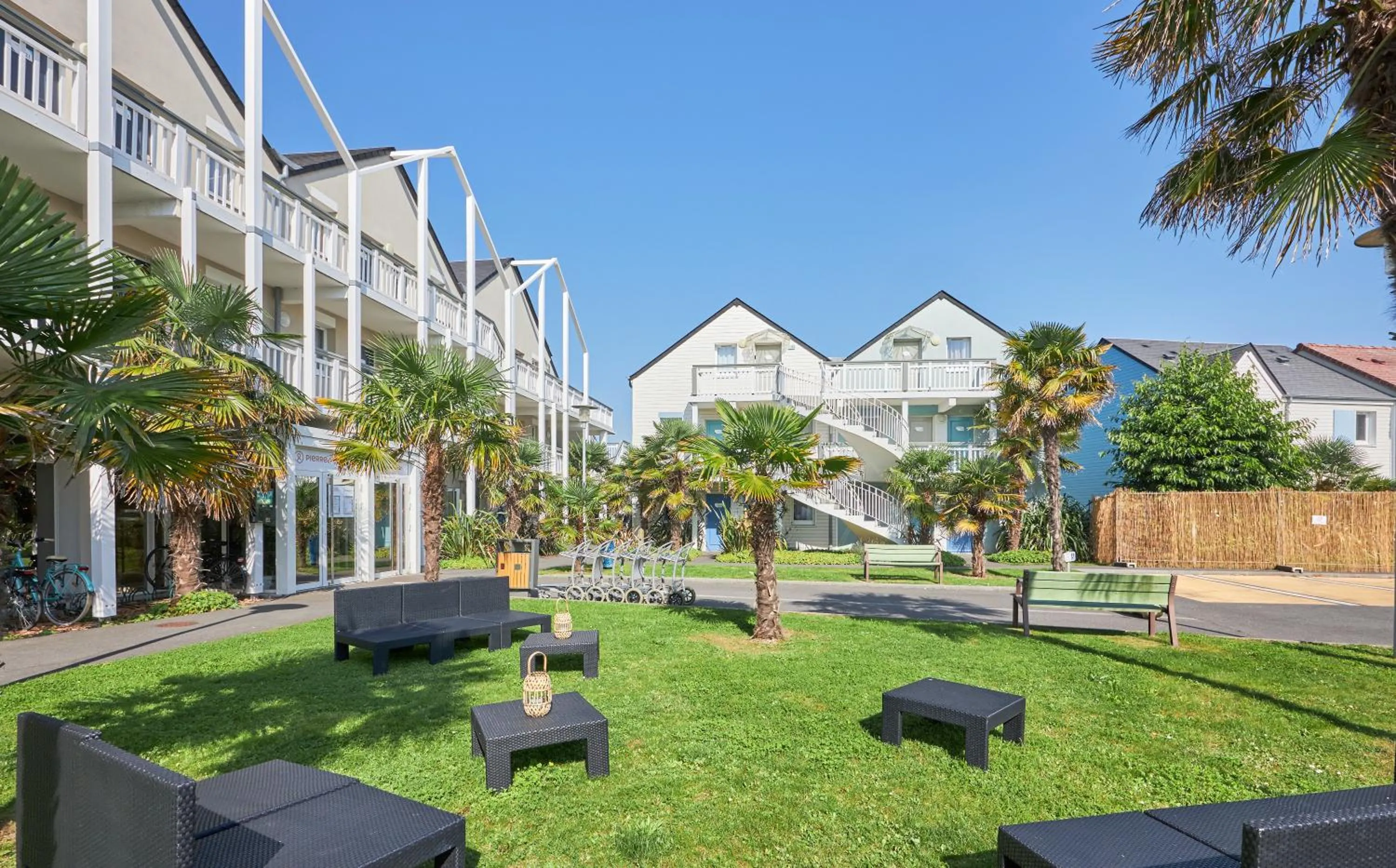 Property building in Pierre & Vacances Résidence Le Chant des Oiseaux