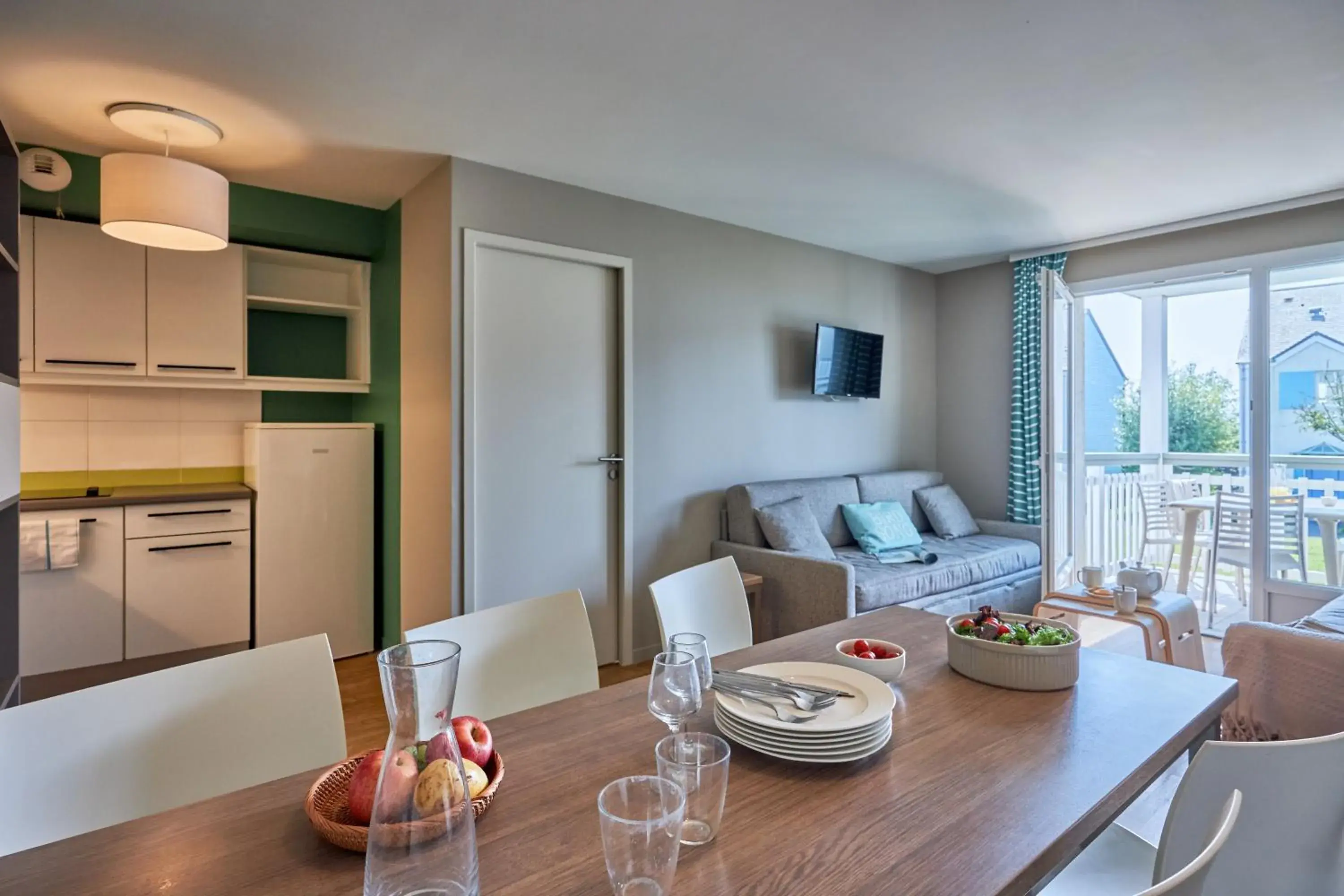 Two-Bedroom Apartment with Terrace or Balcony (6 People) in Pierre & Vacances Résidence Le Chant des Oiseaux Two-Bedroom Apartment with Terrace or Balcony (6 People) in Pierre & Vacances Résidence Le Chant des Oiseaux
