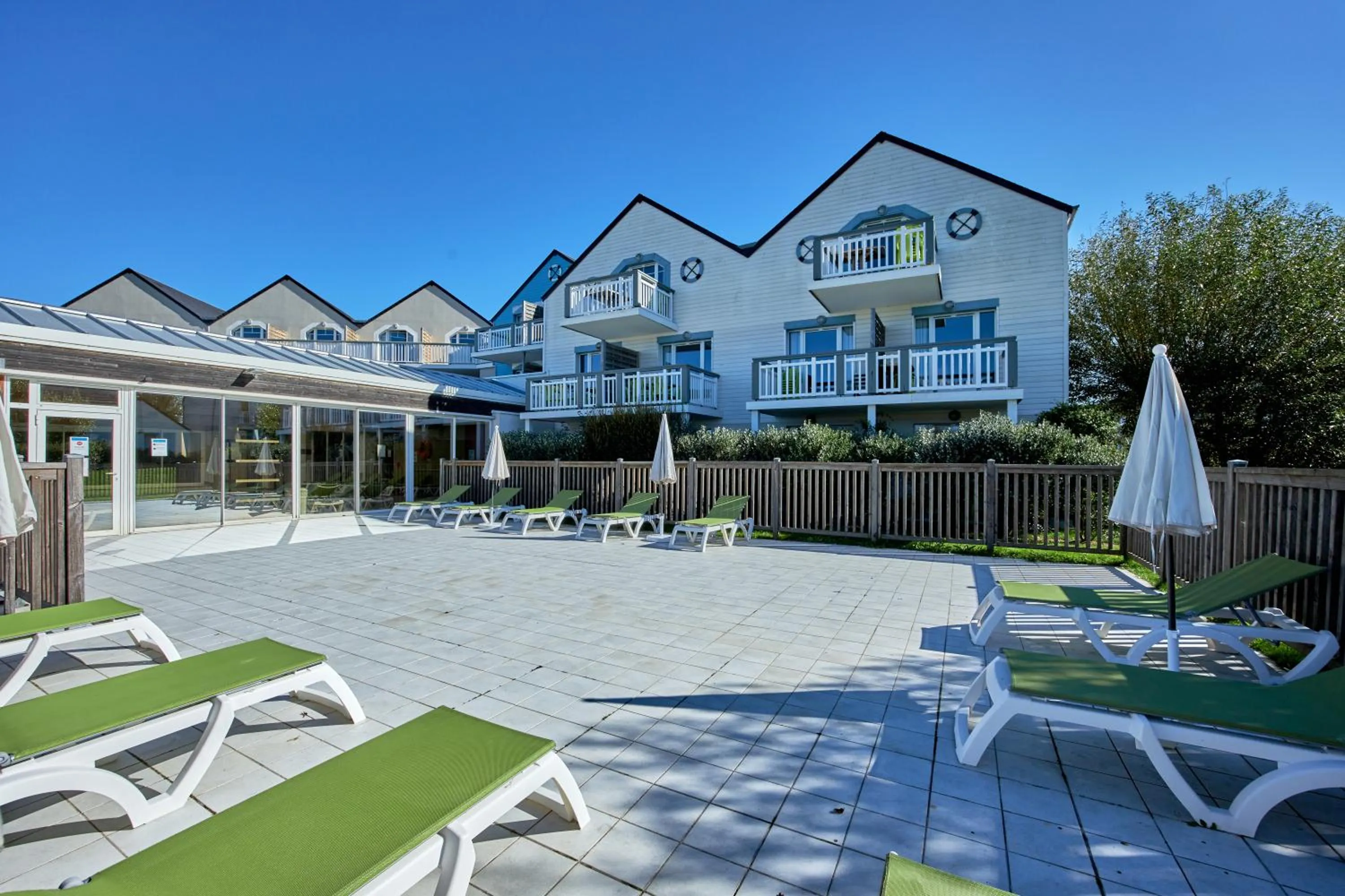 Property building in Pierre & Vacances Résidence Le Chant des Oiseaux