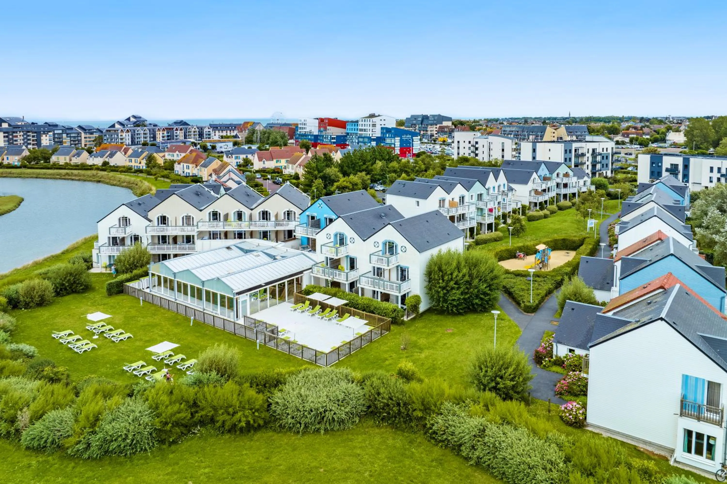 Property building in Pierre & Vacances Résidence Le Chant des Oiseaux