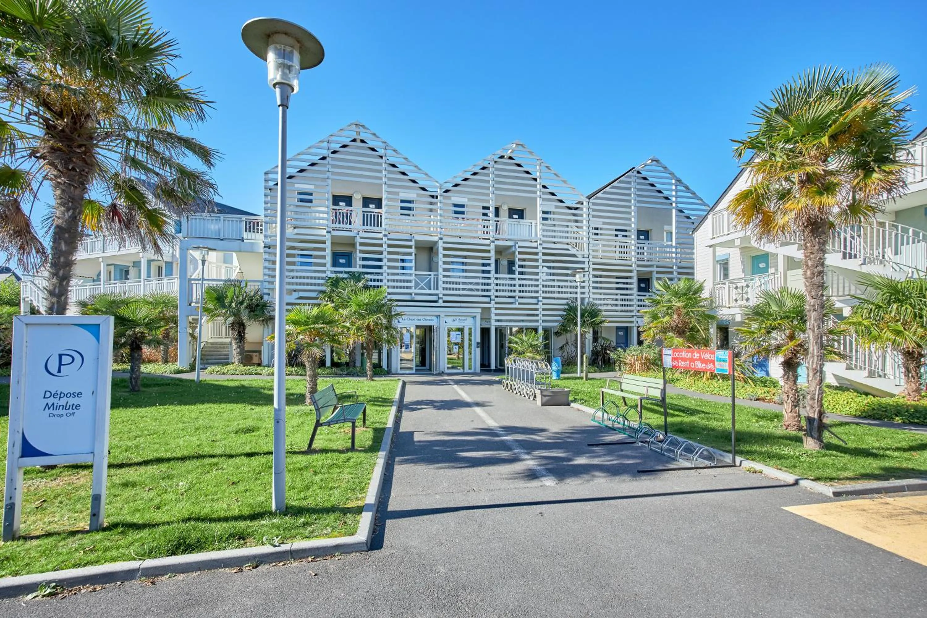 Property building in Pierre & Vacances Résidence Le Chant des Oiseaux