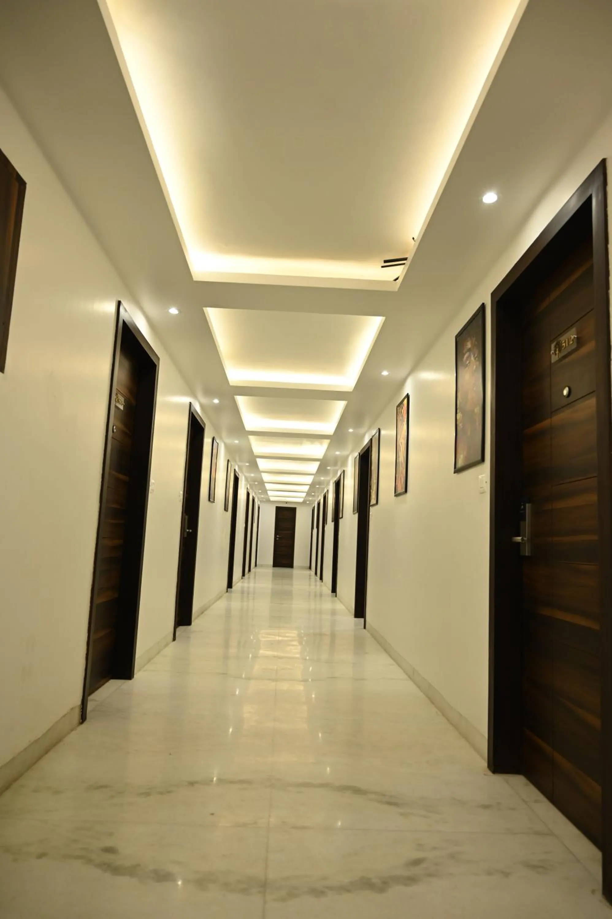 Property building in Hotel Lawrence