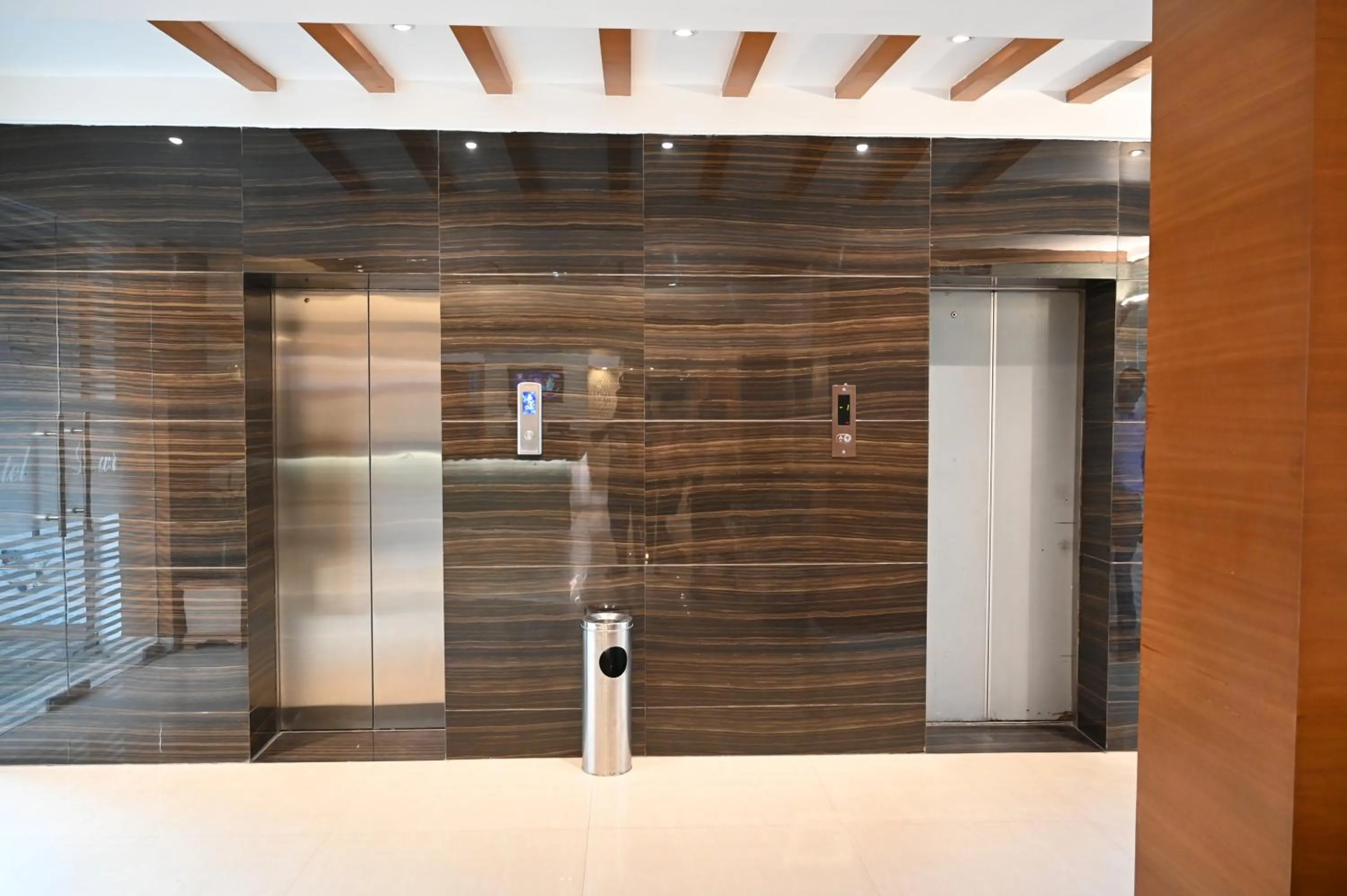 elevator in Hotel Lawrence