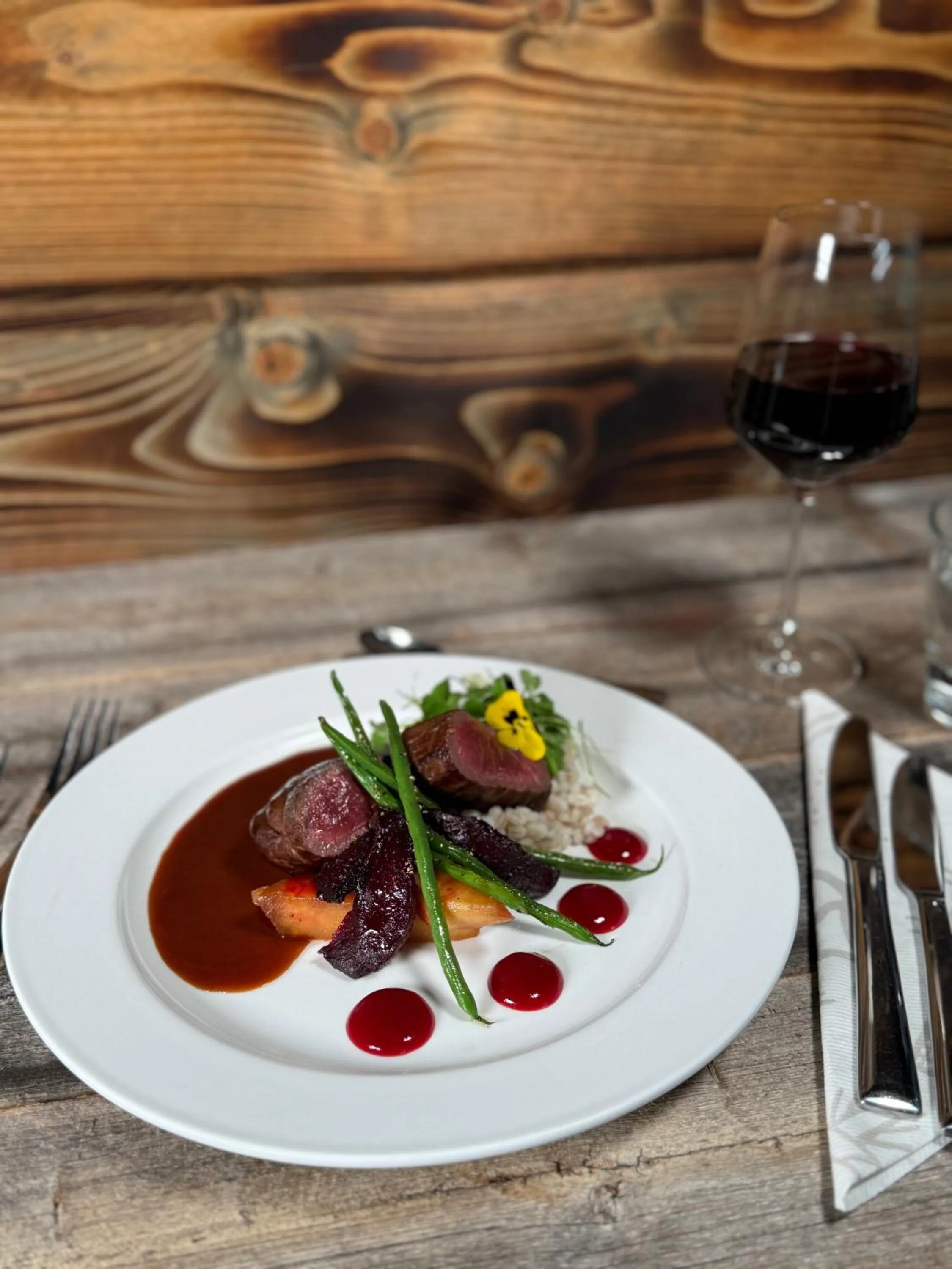 Restaurant/places to eat in Hotel Metsähirvas