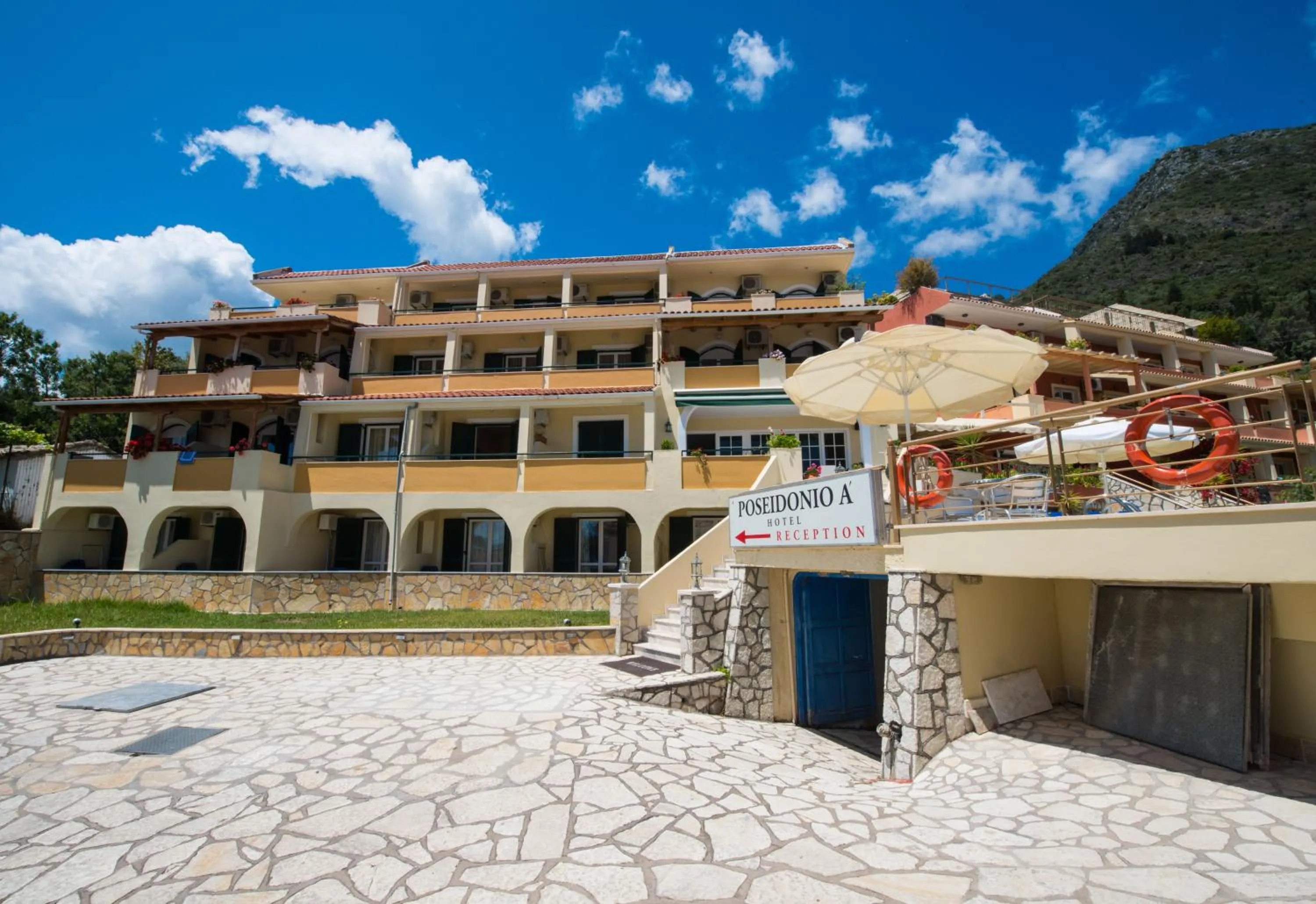 Facade/entrance in Hotel Niras