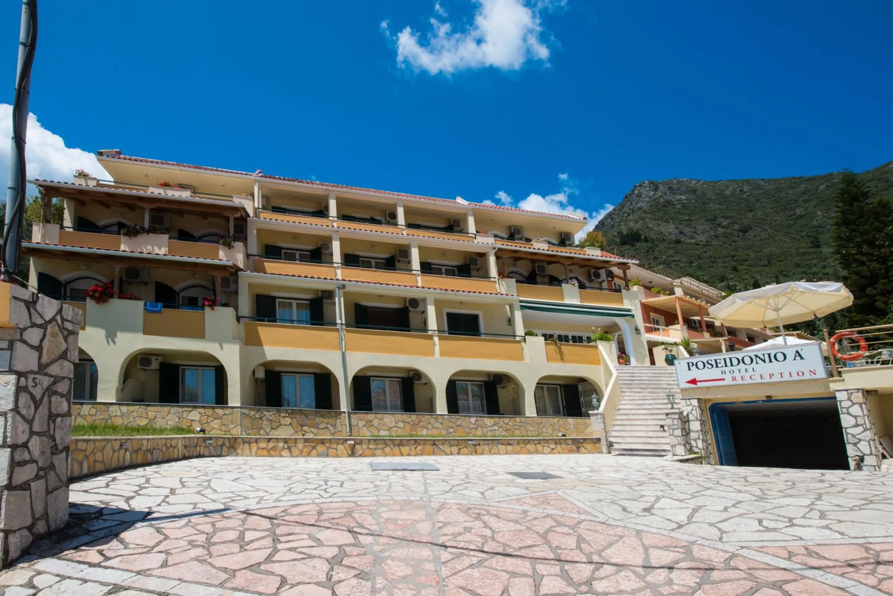 Facade/entrance in Hotel Niras