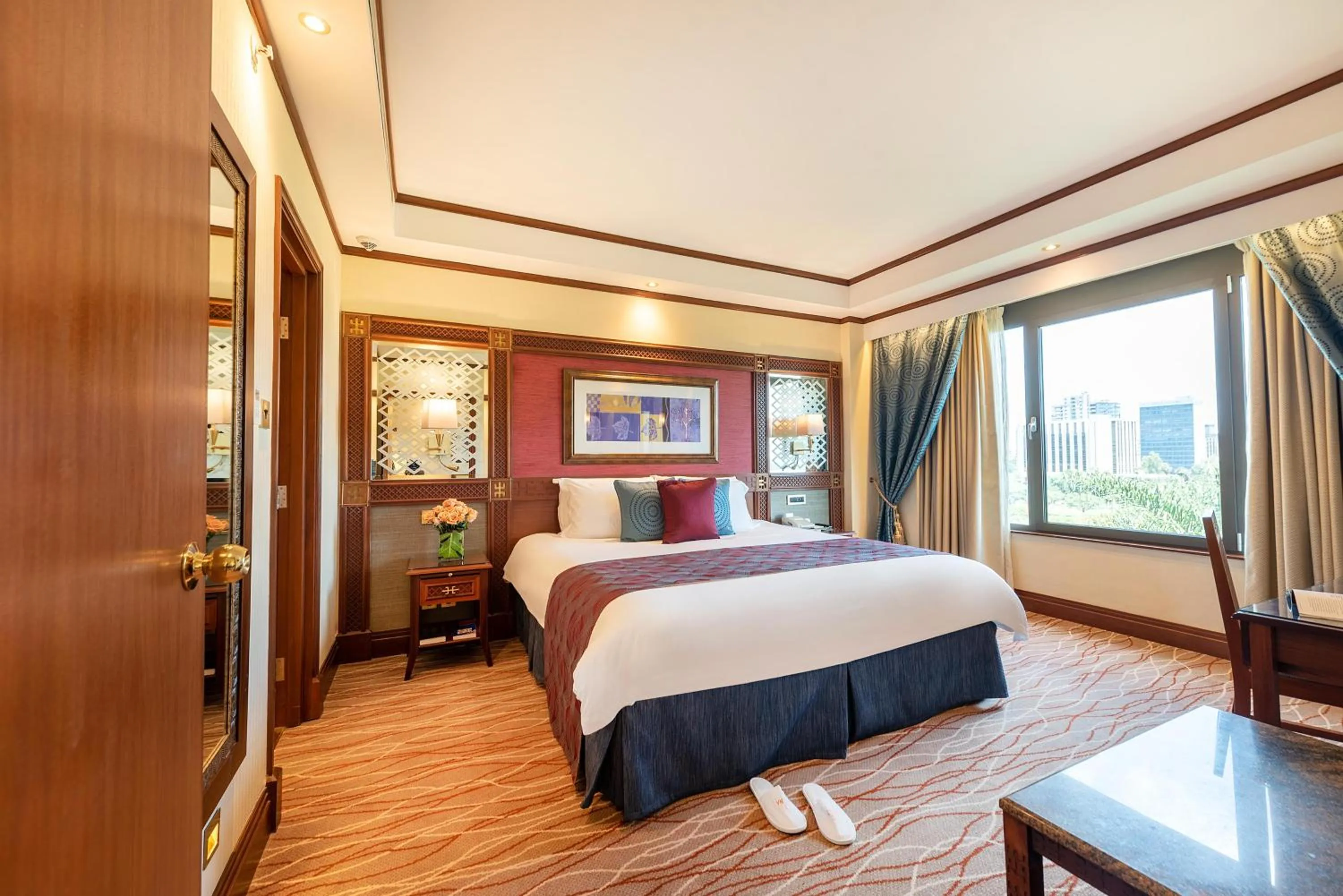 Bedroom, Bed in Nairobi Serena Hotel