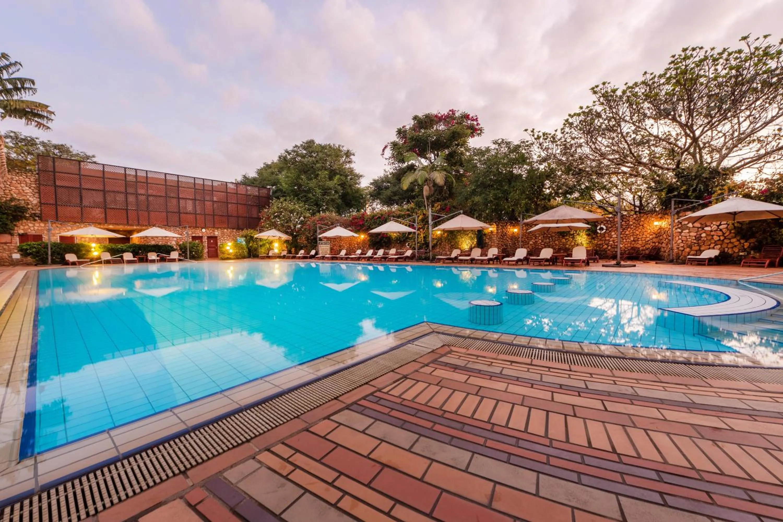 Swimming pool in Nairobi Serena Hotel
