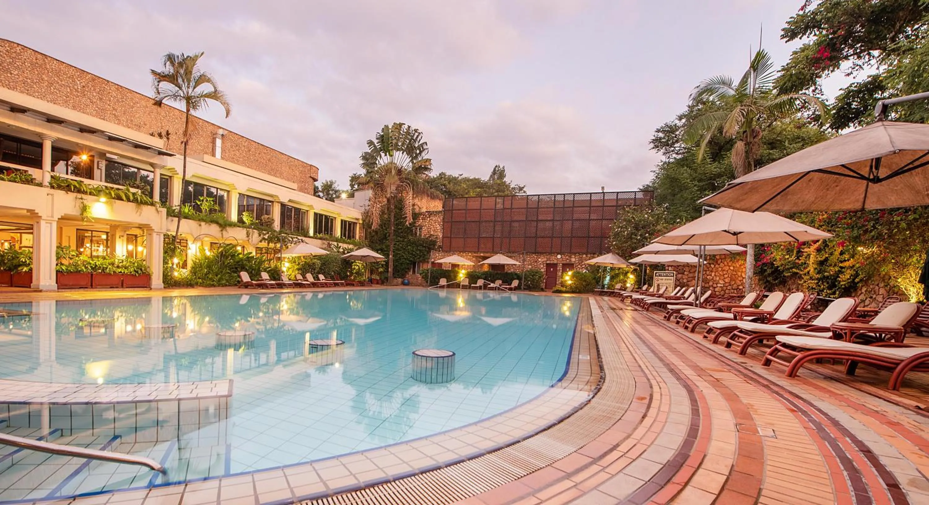 Swimming pool in Nairobi Serena Hotel