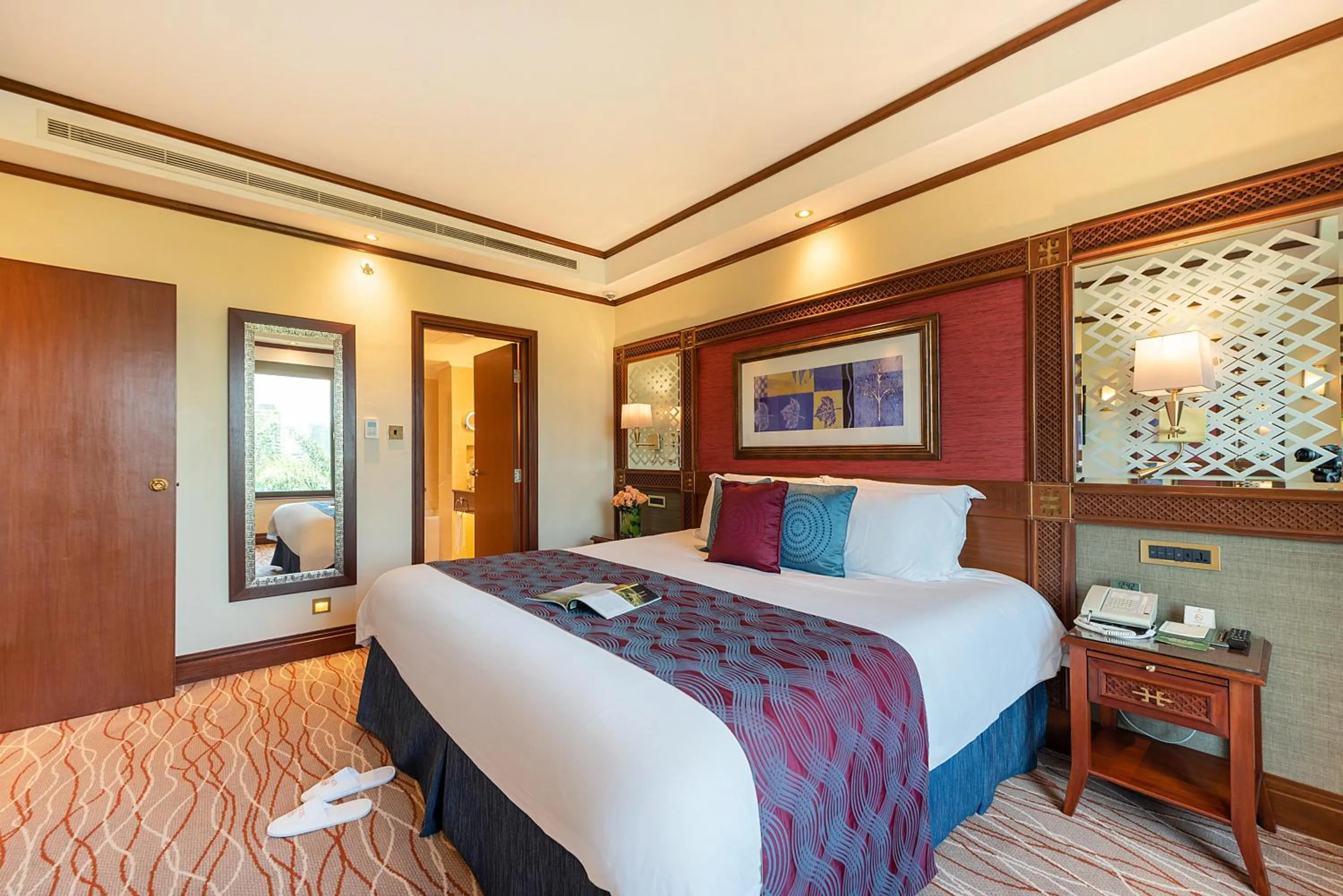 Bedroom, Bed in Nairobi Serena Hotel