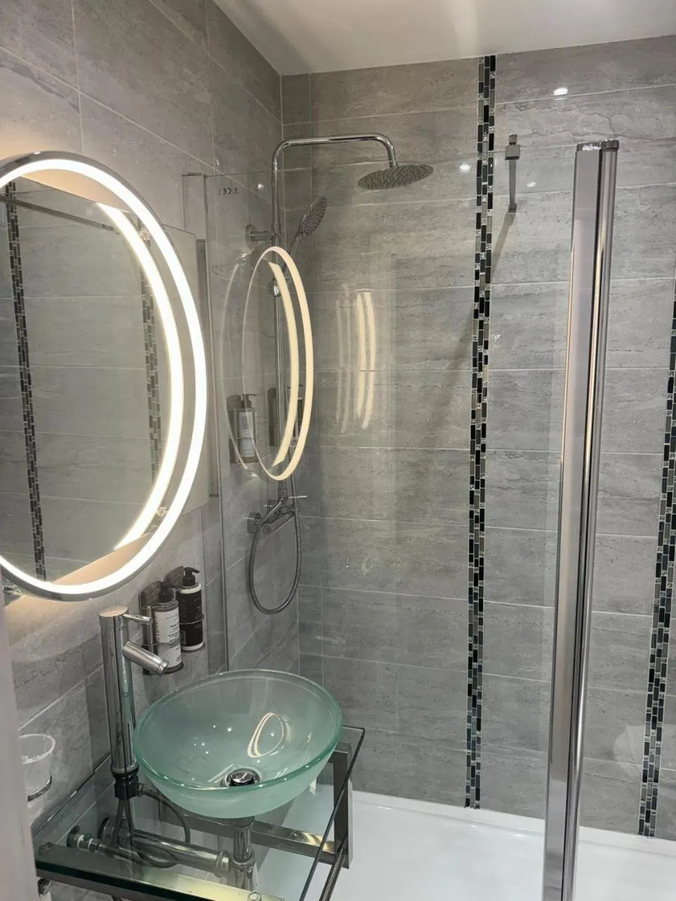 Bathroom in Ellan Vannin Hotel